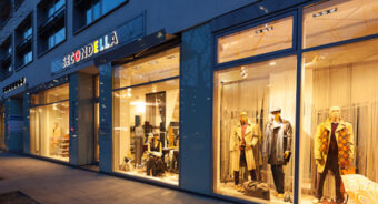 Our Stores - SECONDELLA Außenansicht Hohe Bleichen 5 Hamburg