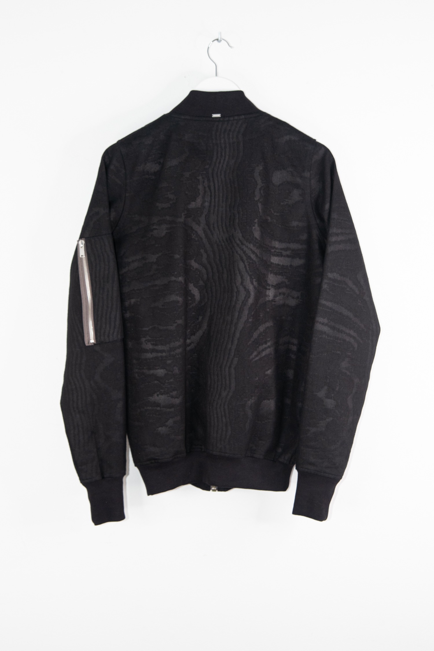 AM Couture Bomberjacke mit dezentem Zebramuster in Schwarz