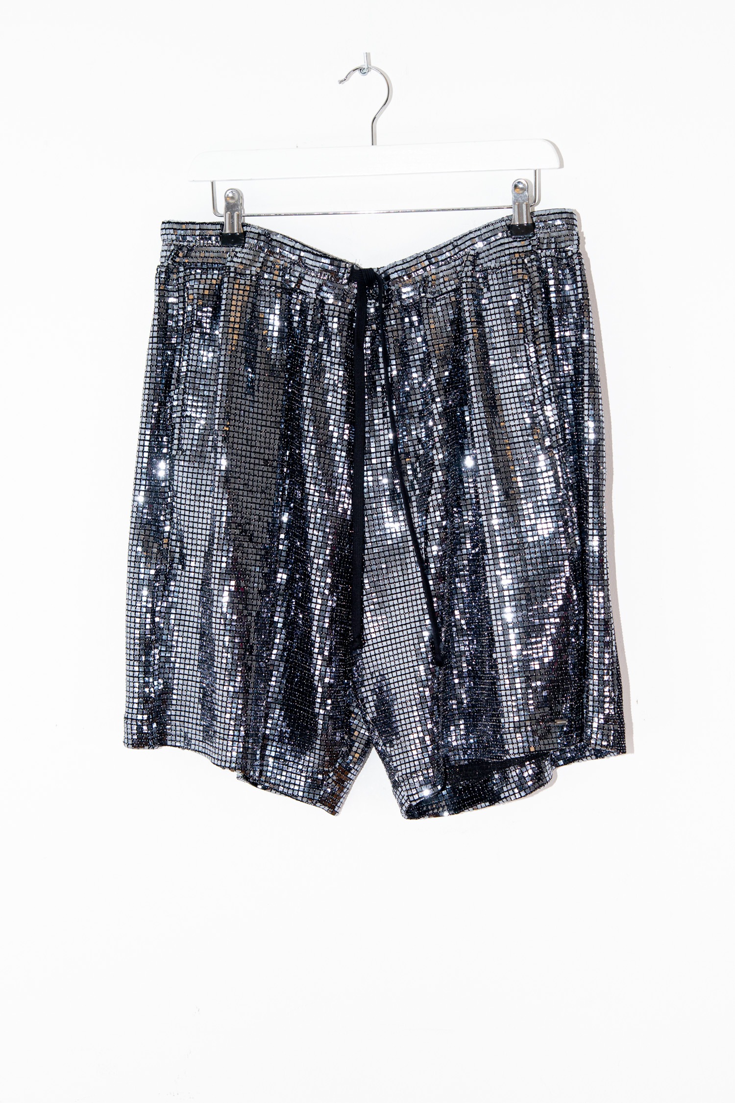 A. M. Couture Shorts mit Pailletten in Silber