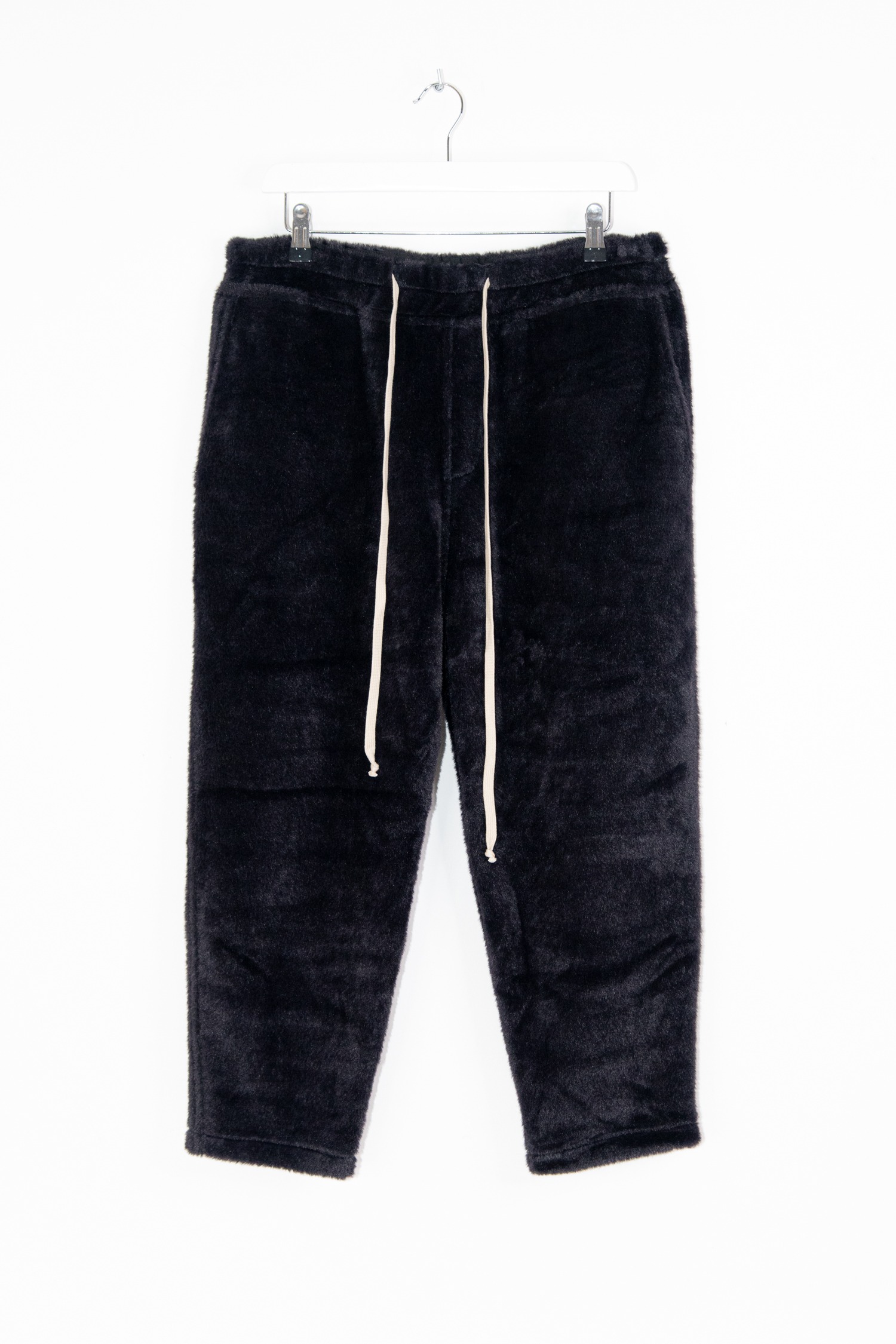 AM Couture Herren Hose aus Webpelz in Schwarz