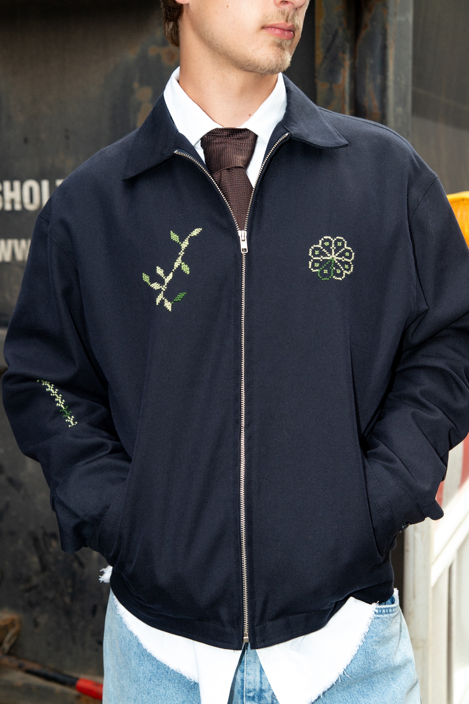 Aḍish "Wardat" Jacke mit Tatreez Stickerei in Schwarz
