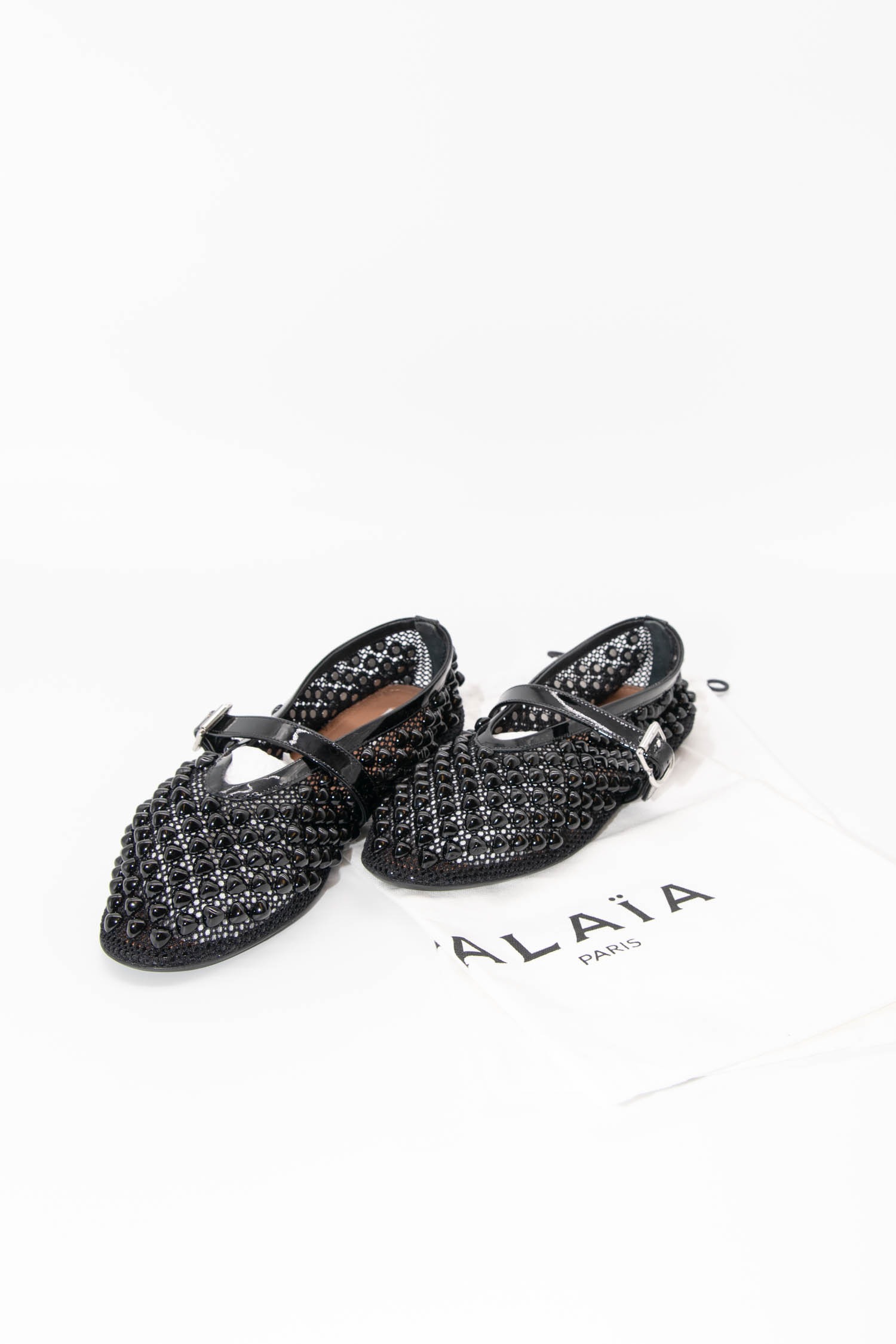 Alaïa Ballerinas mit Pyramidennieten in Schwarz