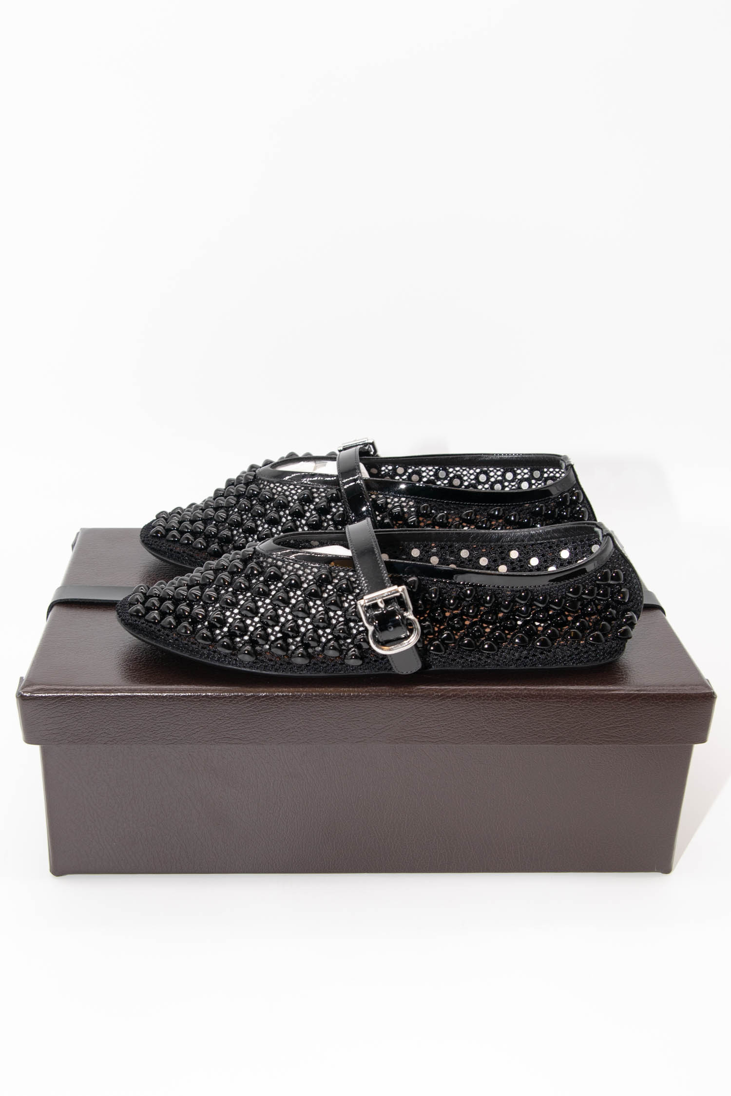 Alaïa Ballerinas mit Pyramidennieten in Schwarz