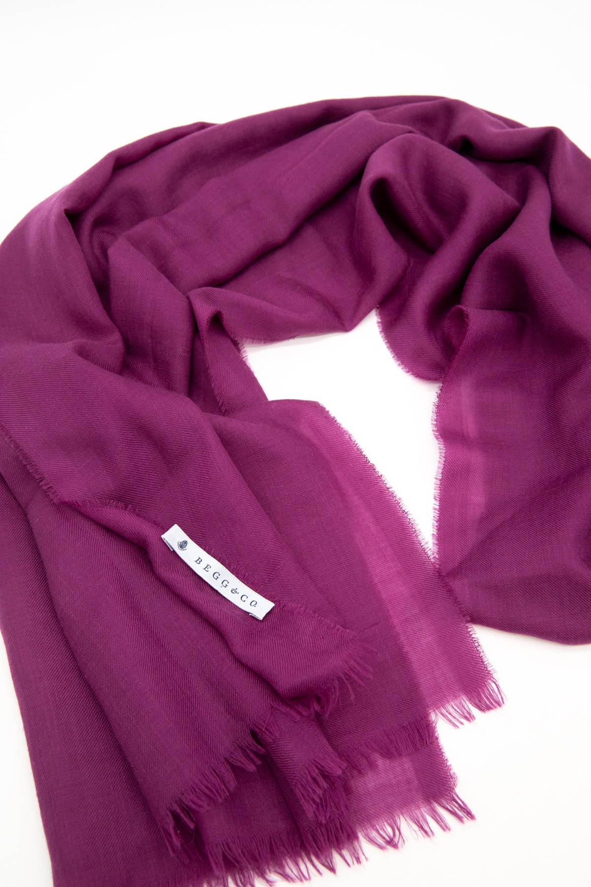 Begg & Co "Wispy" Feinstrick Kaschmirschal in Lila