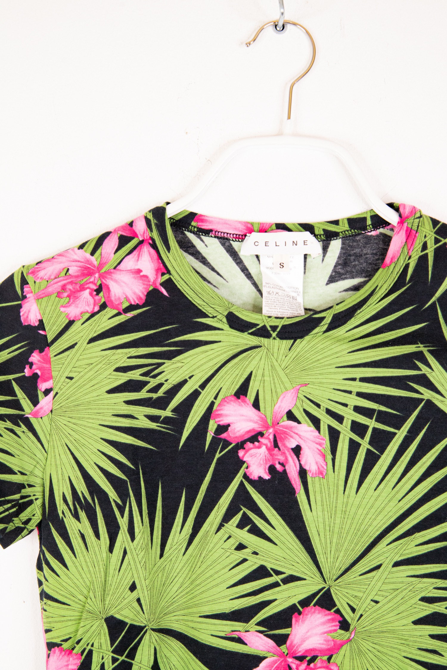 Celine T-Shirt mit Palmenprint in Schwarz, Grün und Pink