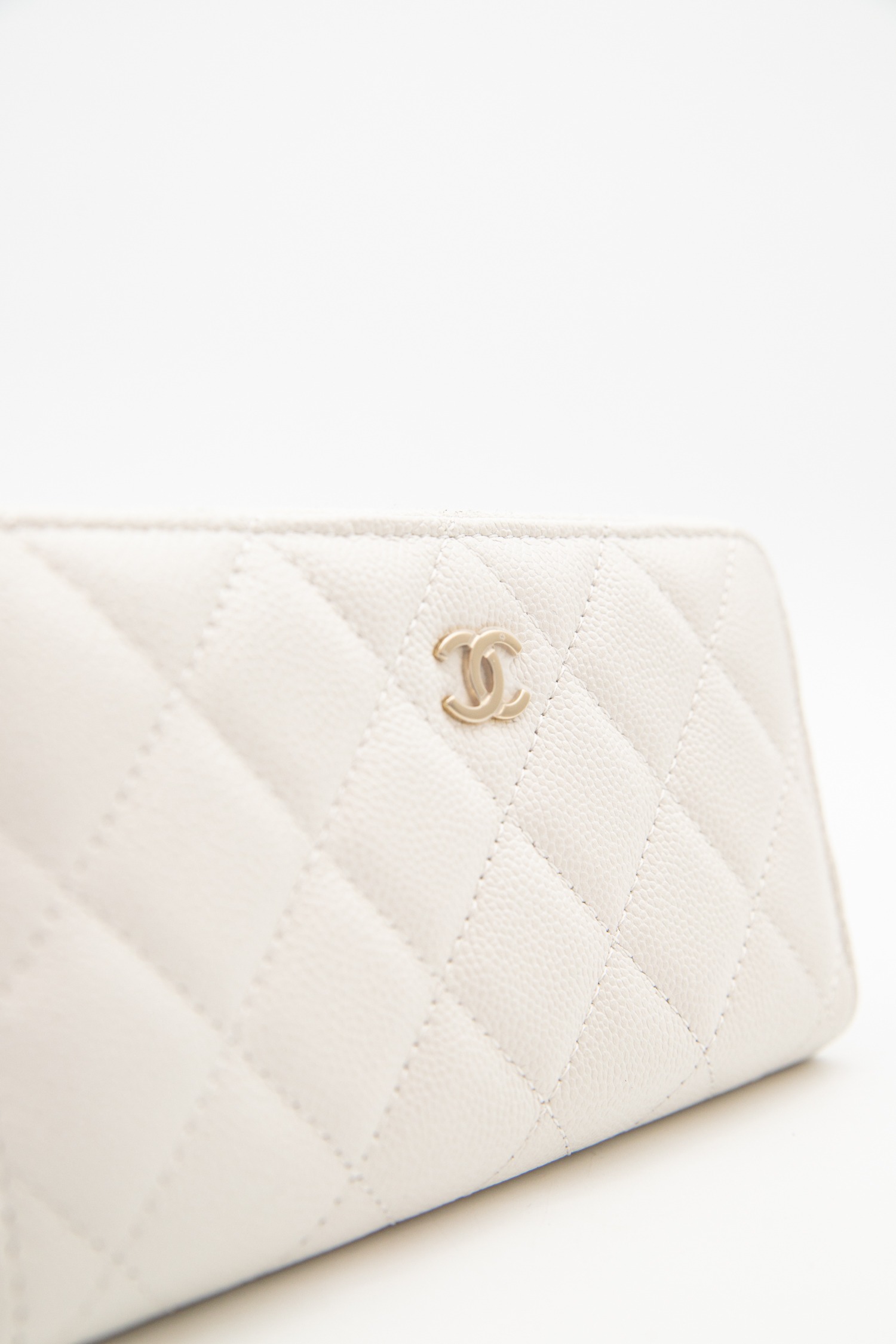 Chanel Portemonnaie in Weiß und Gold