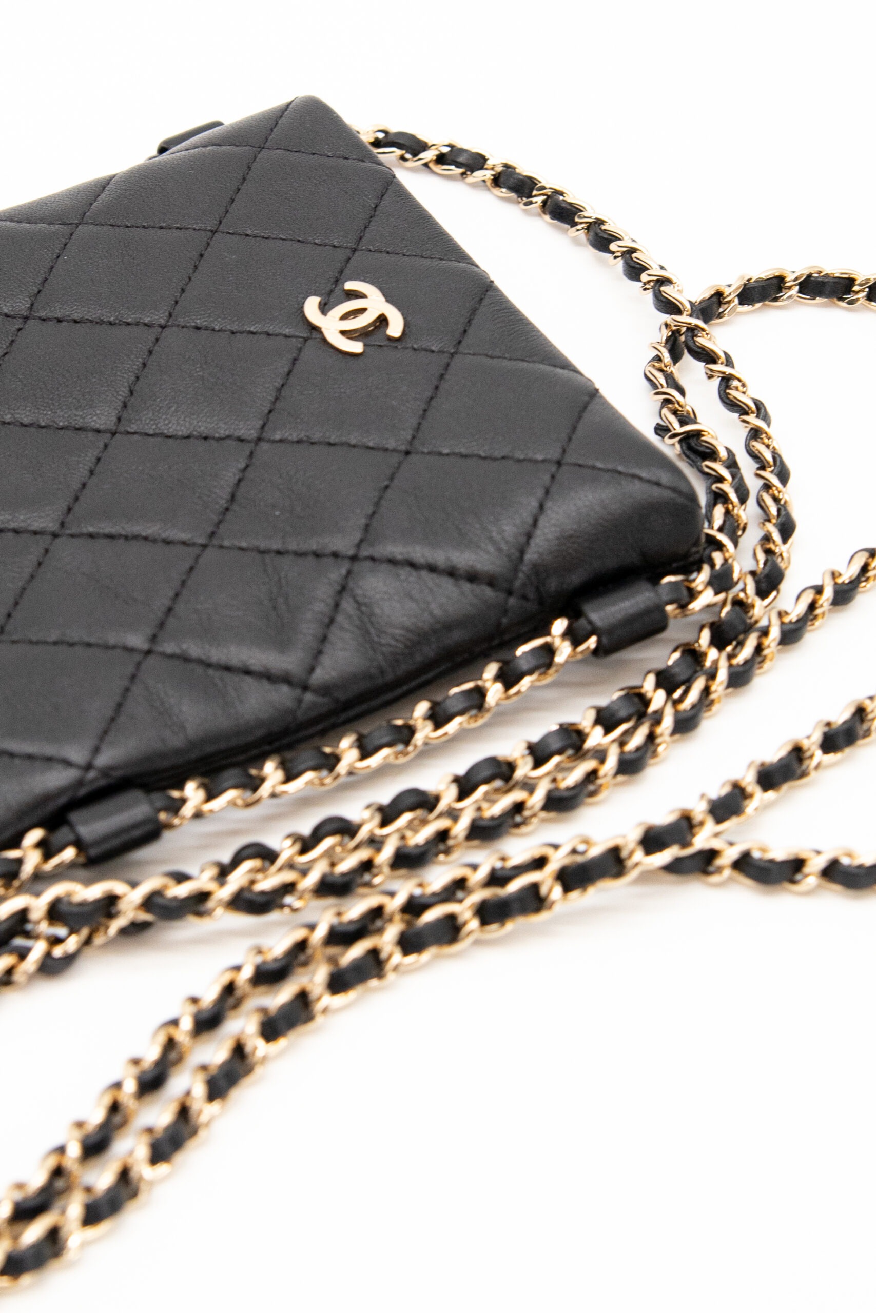 Chanel Handy Umhängetasche in Schwarz und Gold