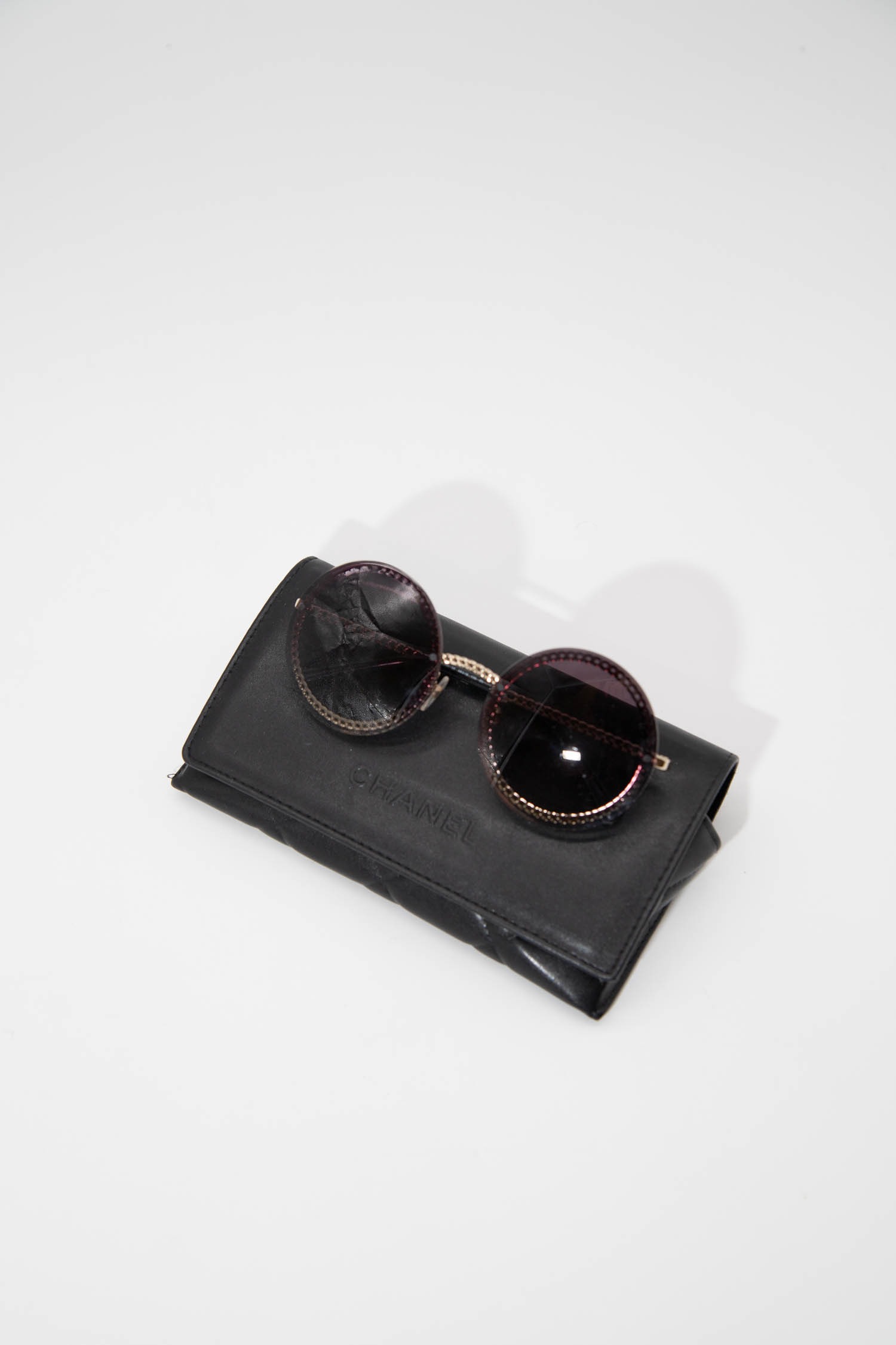 Chanel "4245" Sonnenbrille mit runden Gläsern in Schwarz