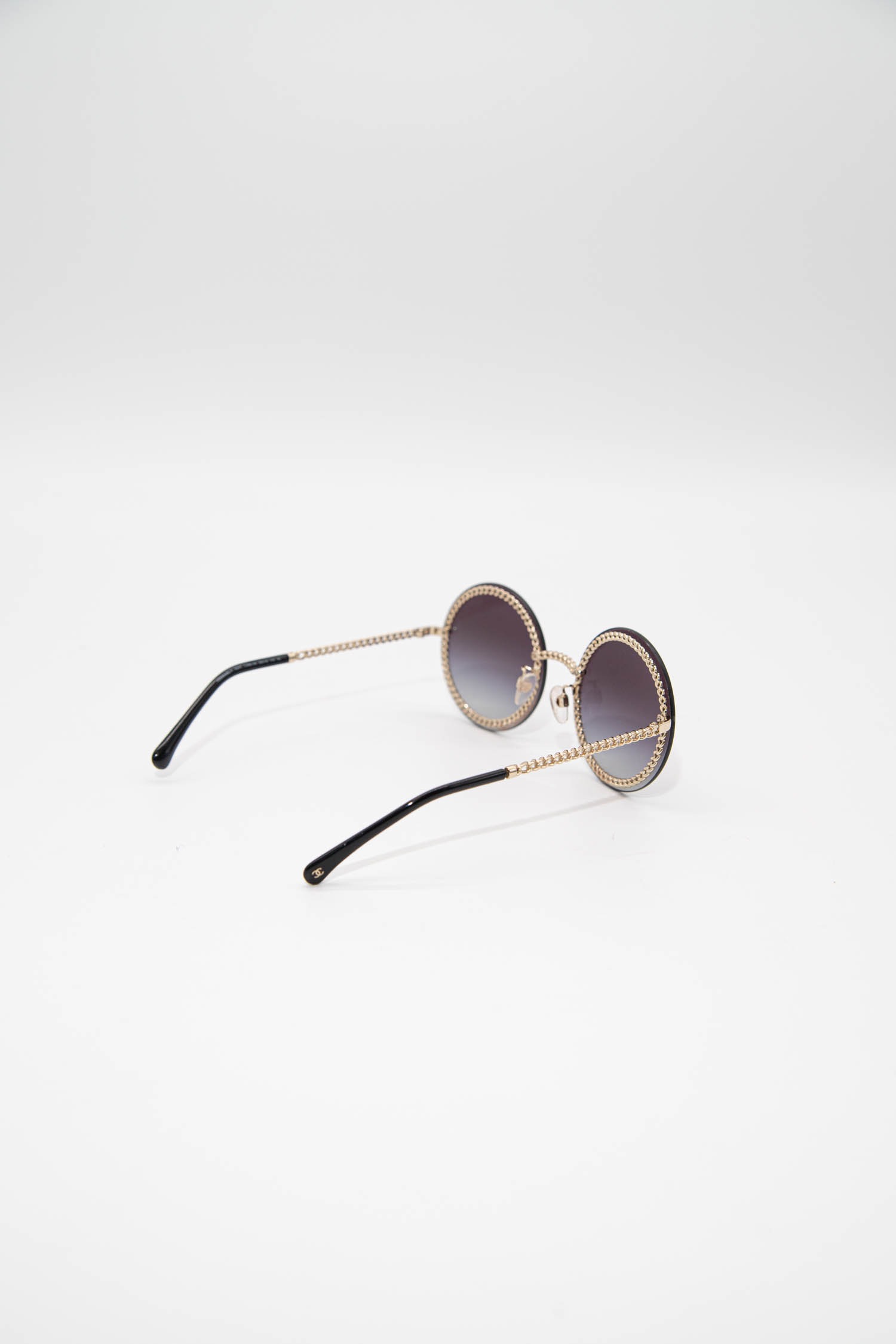 Chanel "4245" Sonnenbrille mit runden Gläsern in Schwarz