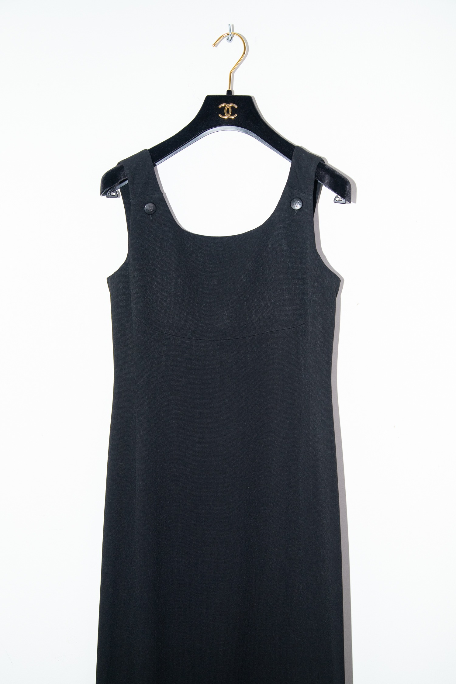 Chanel gerades Maxikleid mit Knöpfen in Schwarz