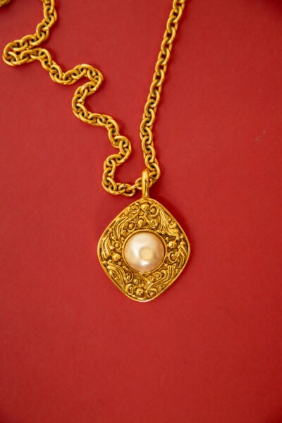 Chanel Vintage Halskette in Gold und Ecru