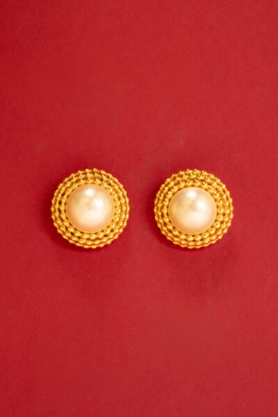 Chanel Vintage Ohrclips in Gold und Ecru