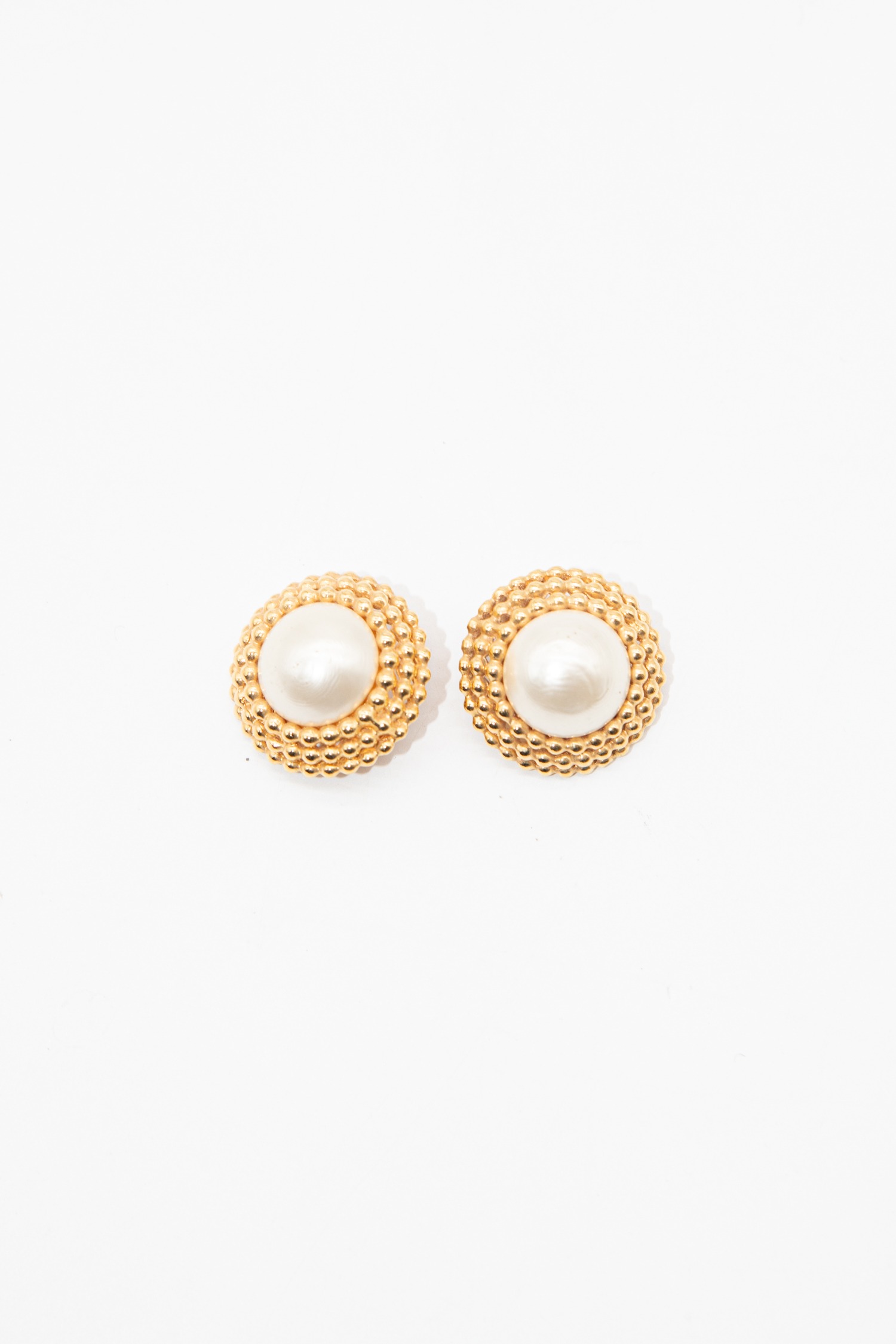 Chanel Vintage Ohrclips in Gold und Ecru