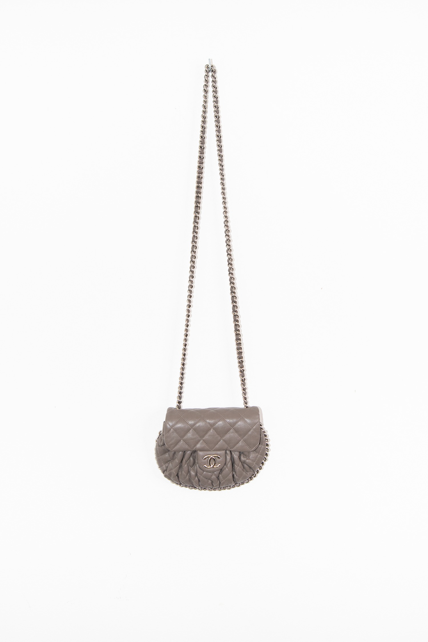 Chanel "Quilted Chain Around" Umhängetasche in Taupe