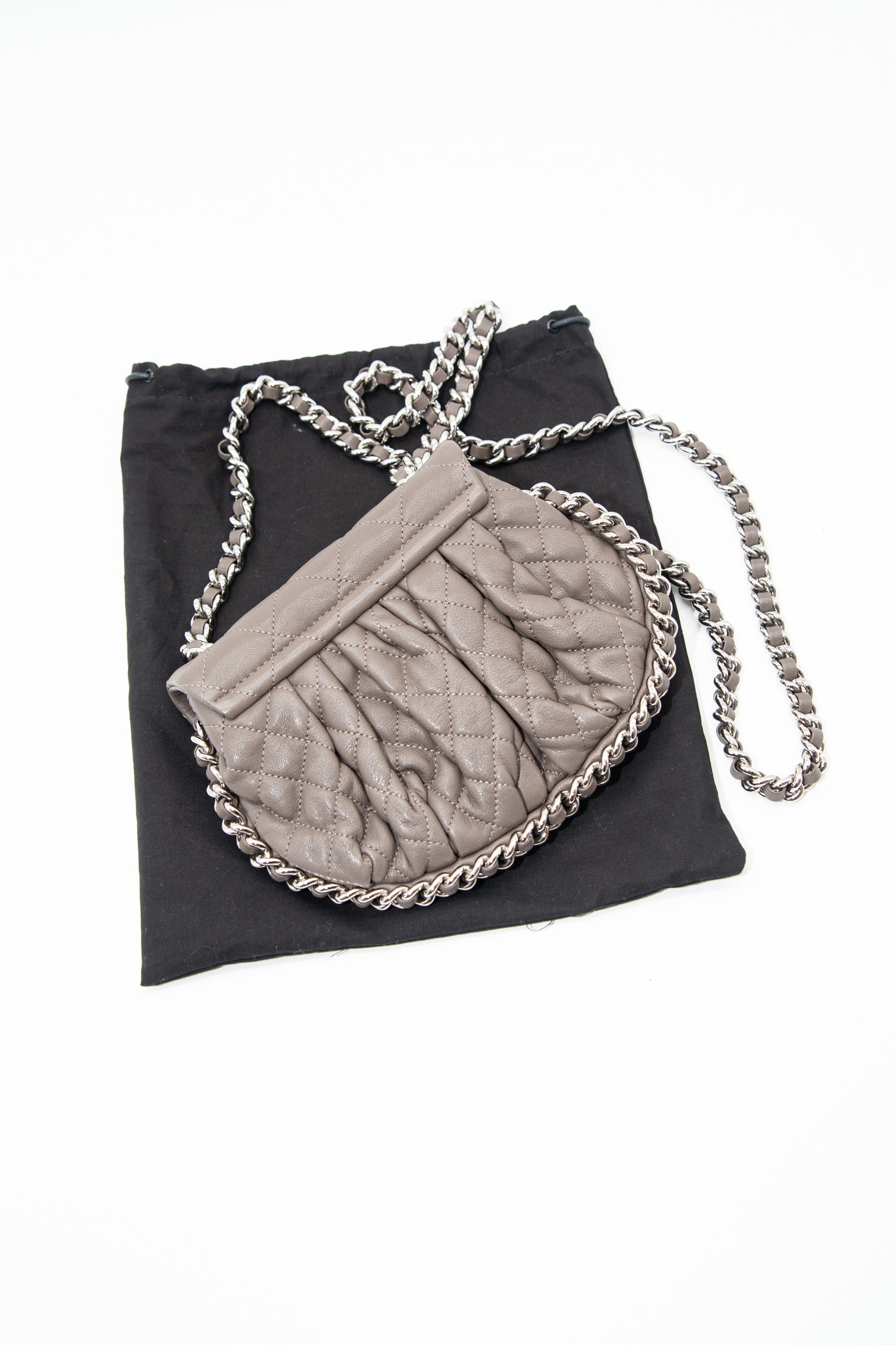 Chanel "Quilted Chain Around" Umhängetasche in Taupe