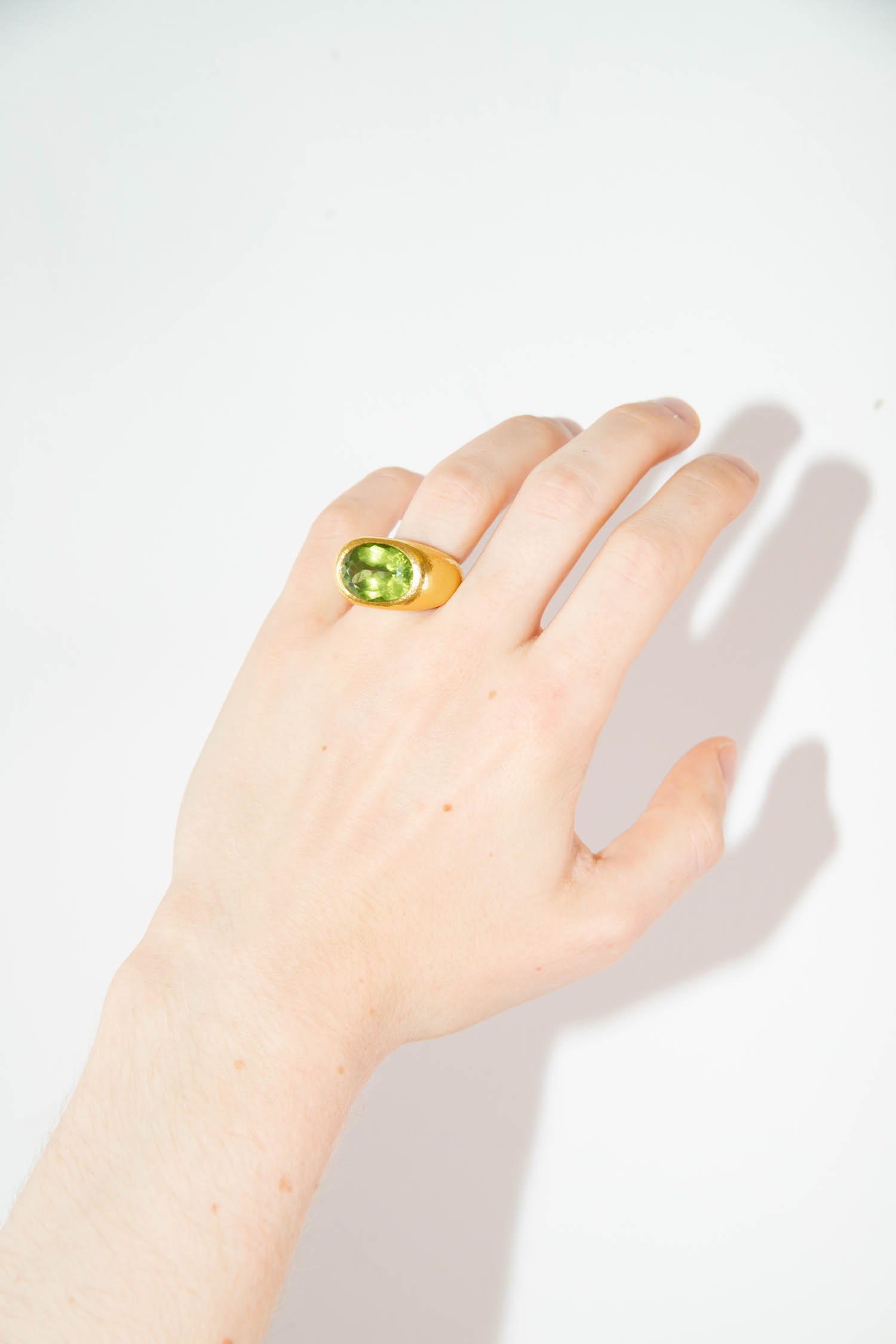 Colleen B. Rosenblat Peridot Ring in Grasgrün und Gold
