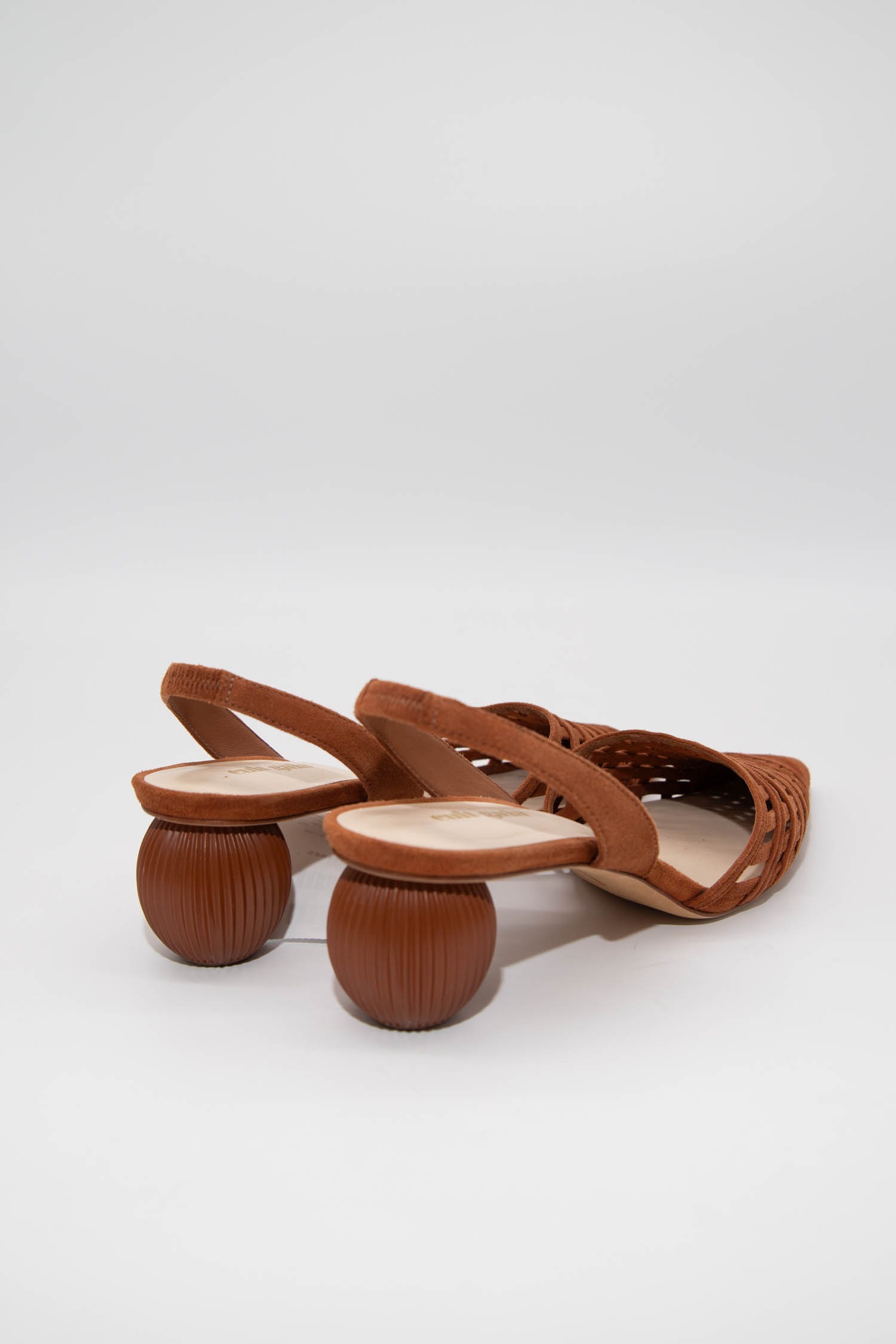 Cult Gaia geflochtene Slingback-Pumps in Hellbraun
