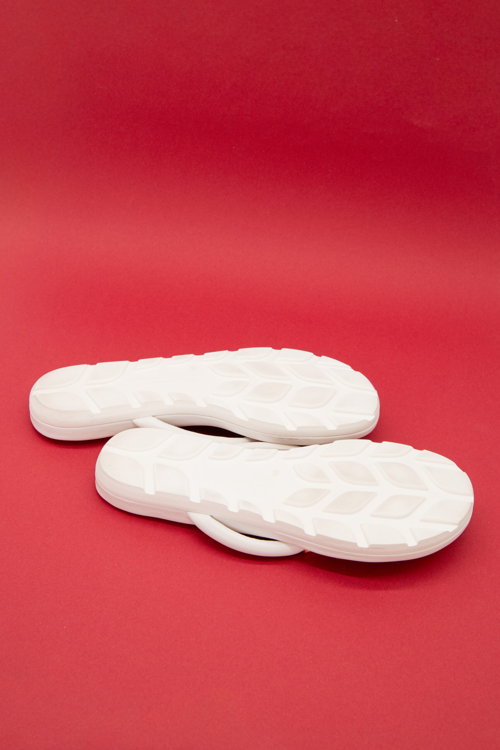 Gianvito Rossi "Juno" Sandalen aus Leder in Weiß und Gold