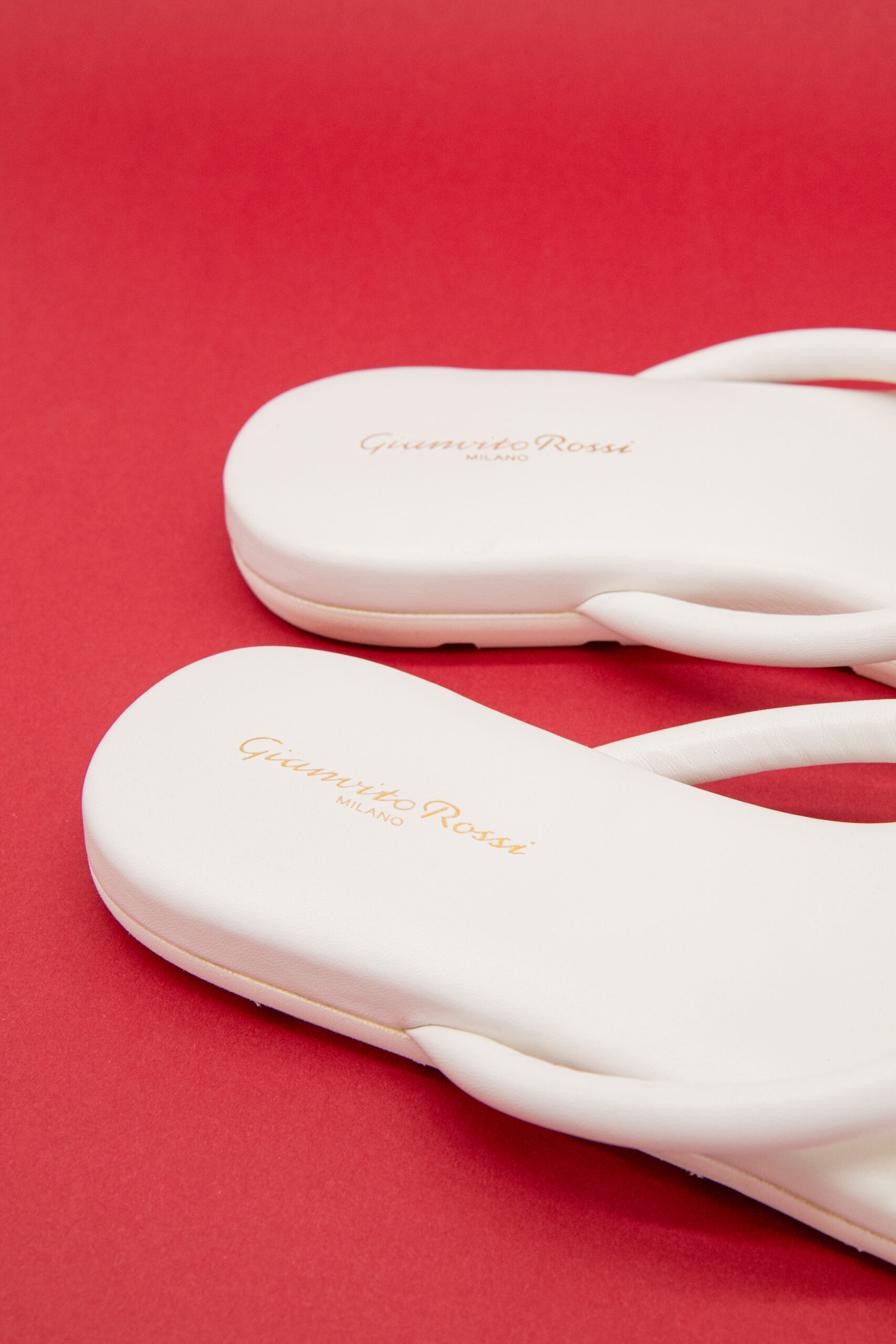 Gianvito Rossi "Juno" Sandalen aus Leder in Weiß und Gold