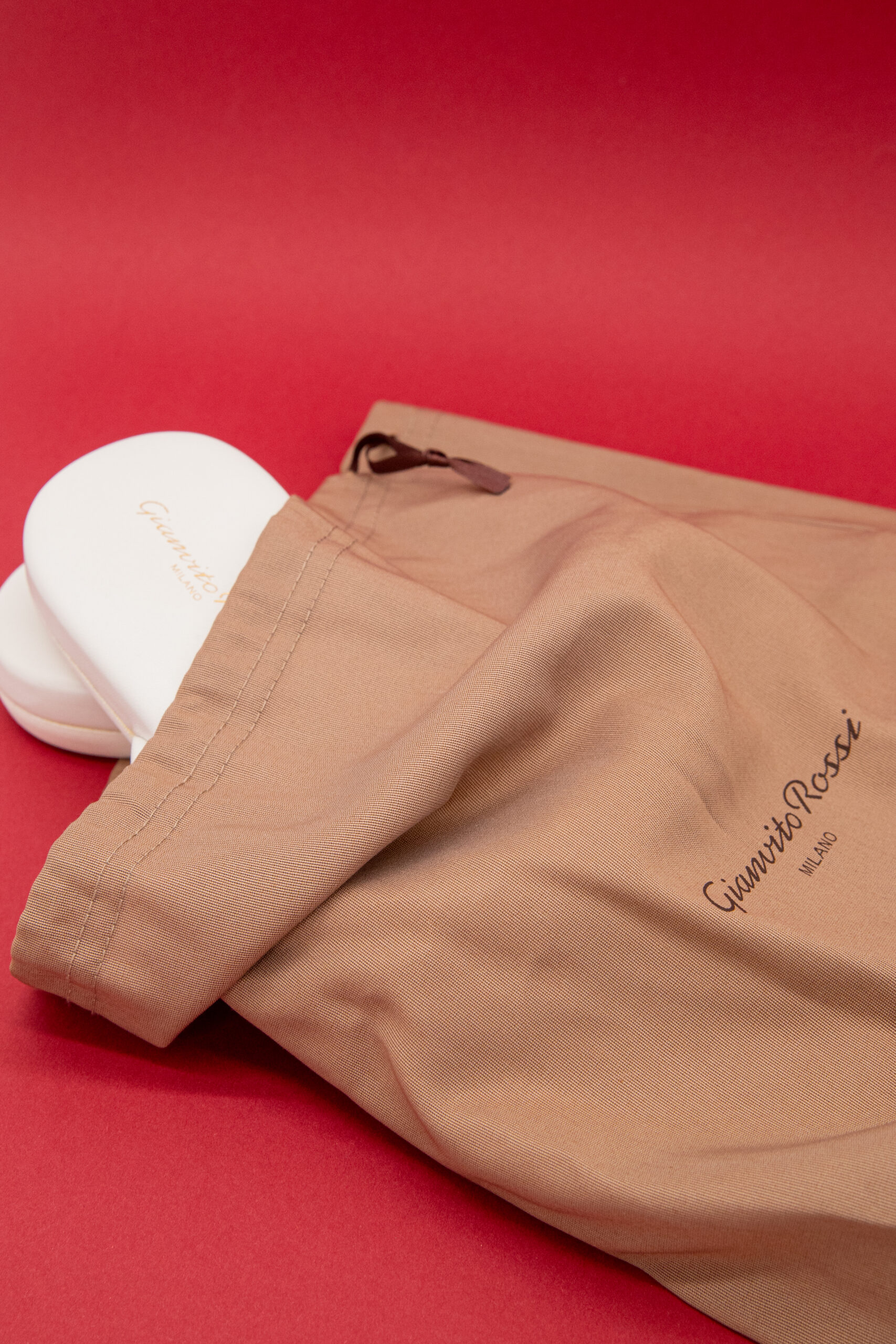 Gianvito Rossi "Juno" Sandalen aus Leder in Weiß und Gold