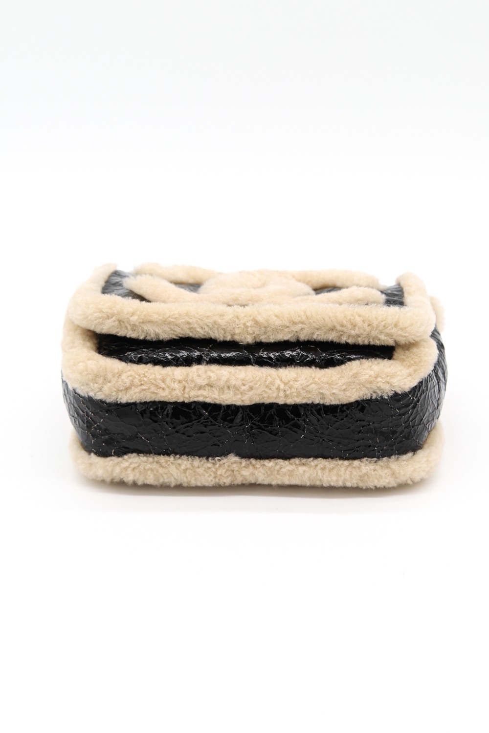 Chanel "CC Mania" Umhängetasche mit Shearling