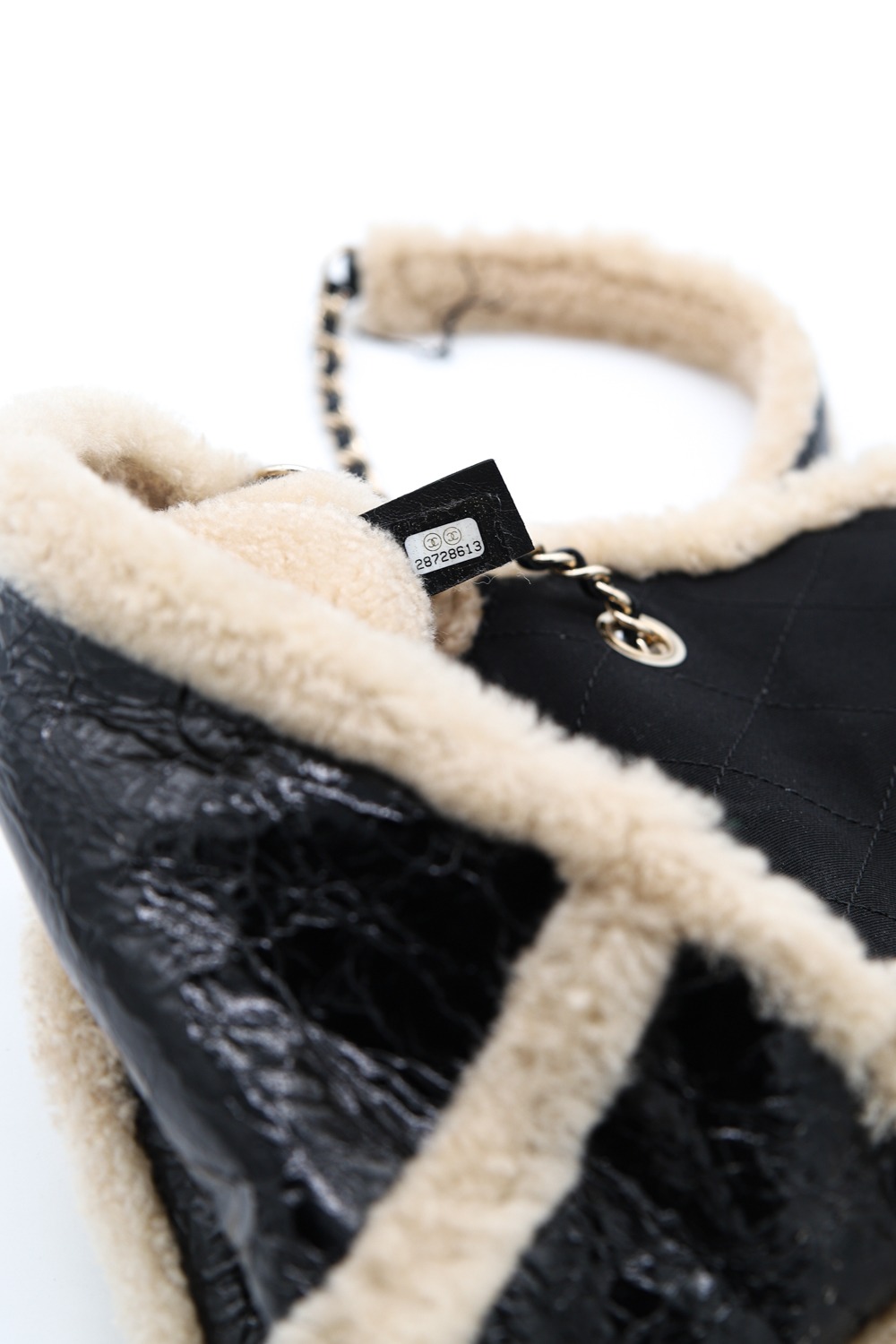 Chanel "CC Mania" Umhängetasche mit Shearling