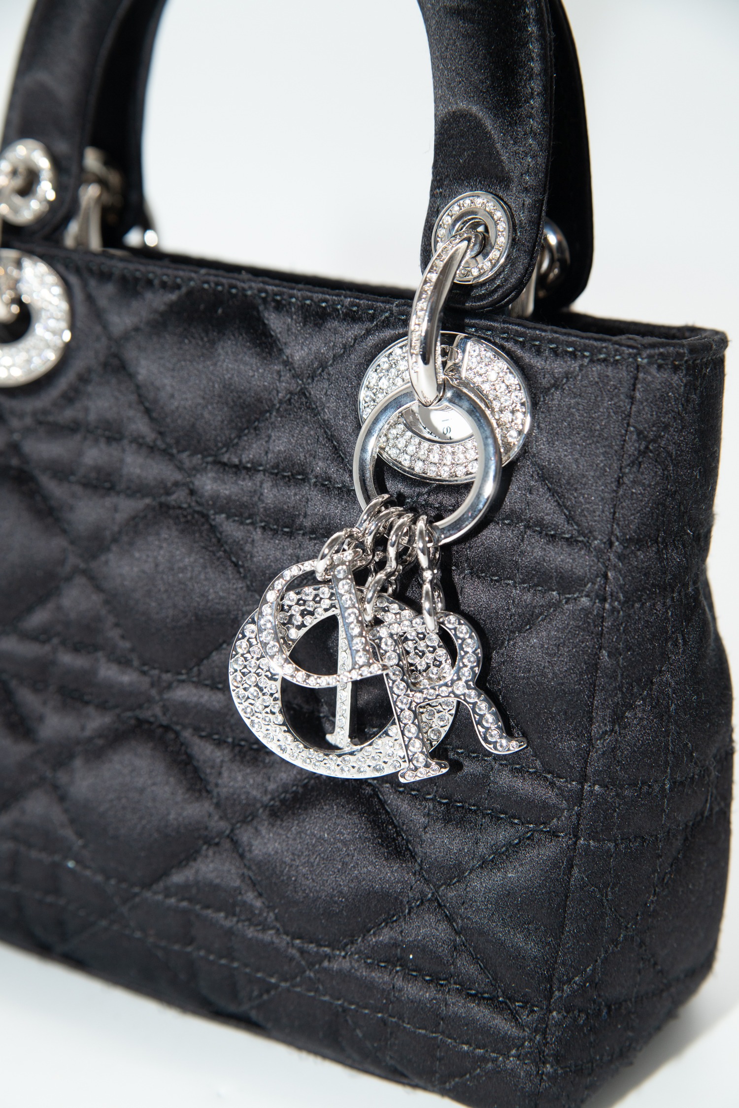 Dior „Mini Satin Cannage Lady Dior“ Handtasche in Schwarz Silber
