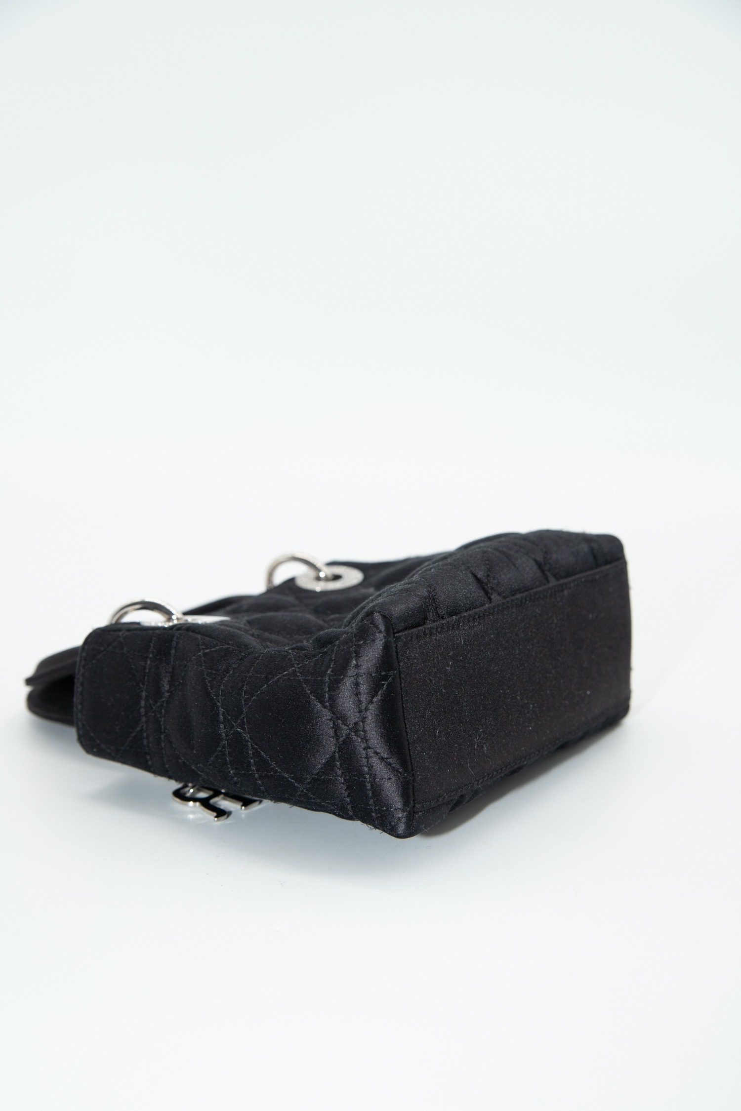 Dior „Mini Satin Cannage Lady Dior“ Handtasche in Schwarz Silber