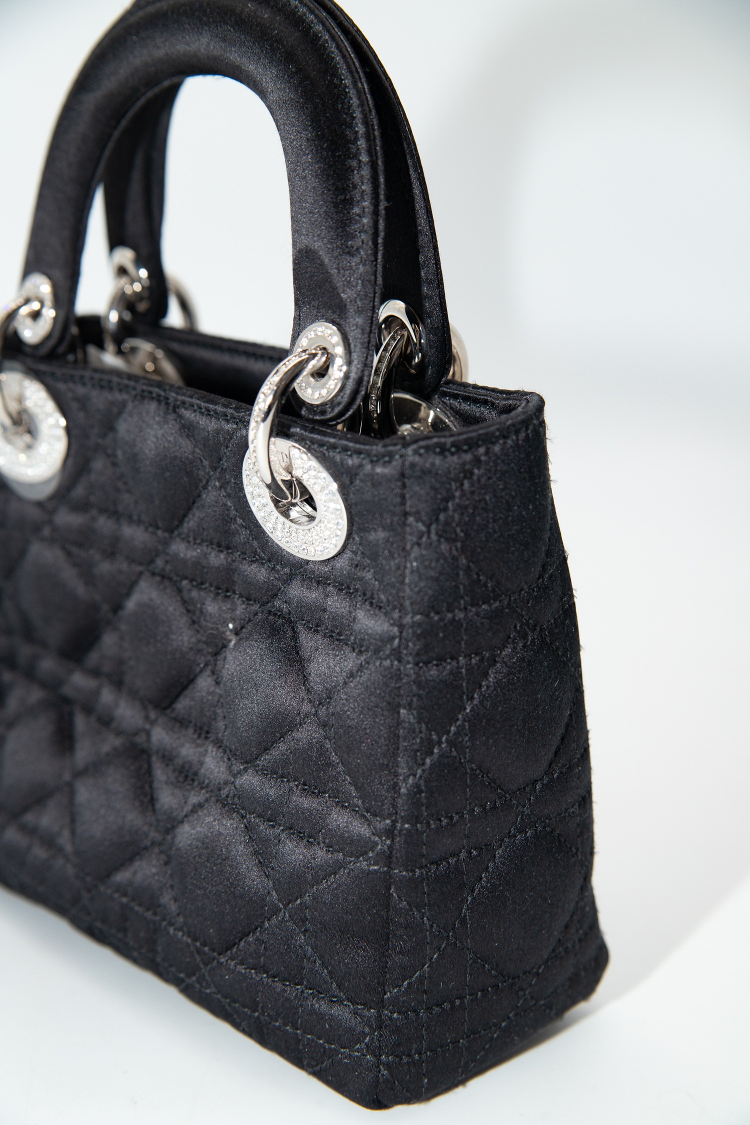 Dior „Mini Satin Cannage Lady Dior“ Handtasche in Schwarz Silber