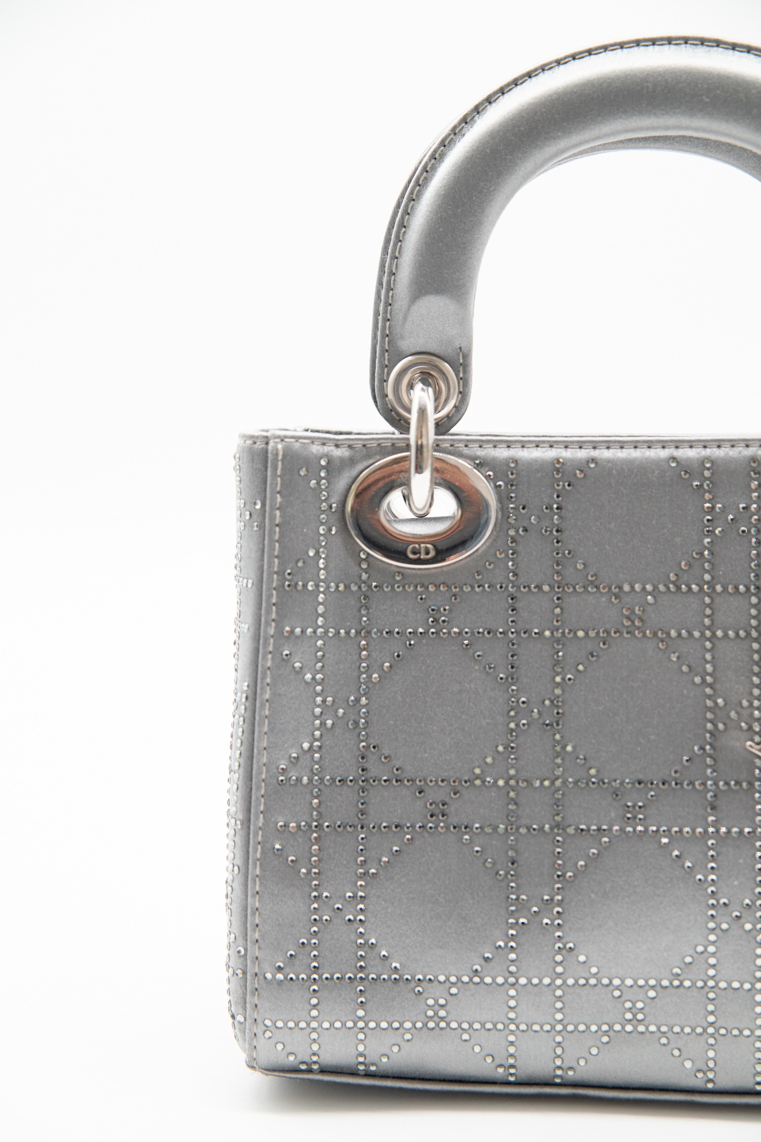 Dior „Mini Satin Cannage Lady Dior“ Handtasche mit Strass in Grau
