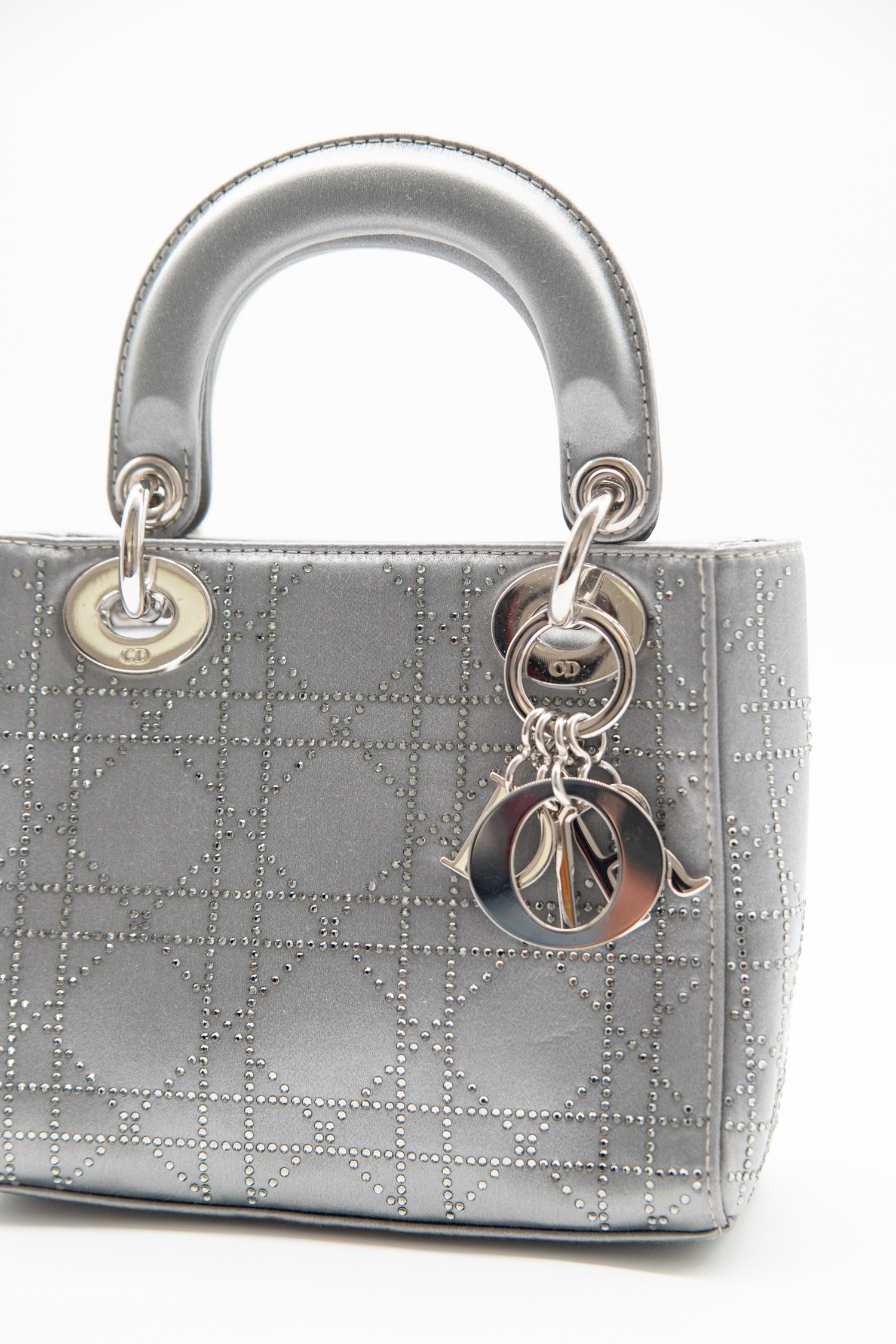 Dior „Mini Satin Cannage Lady Dior“ Handtasche mit Strass in Grau