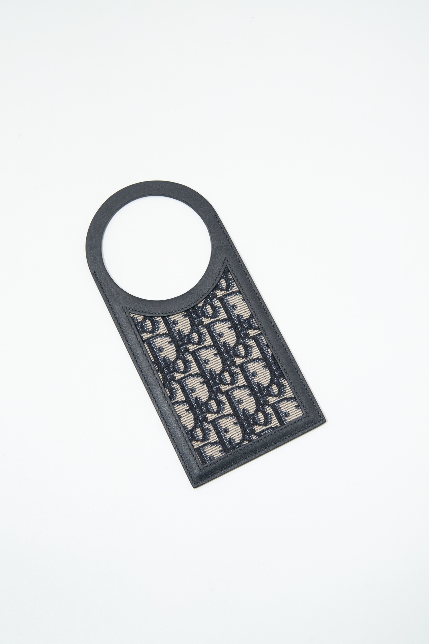 Dior Türschild in Dunkelblau und Natur