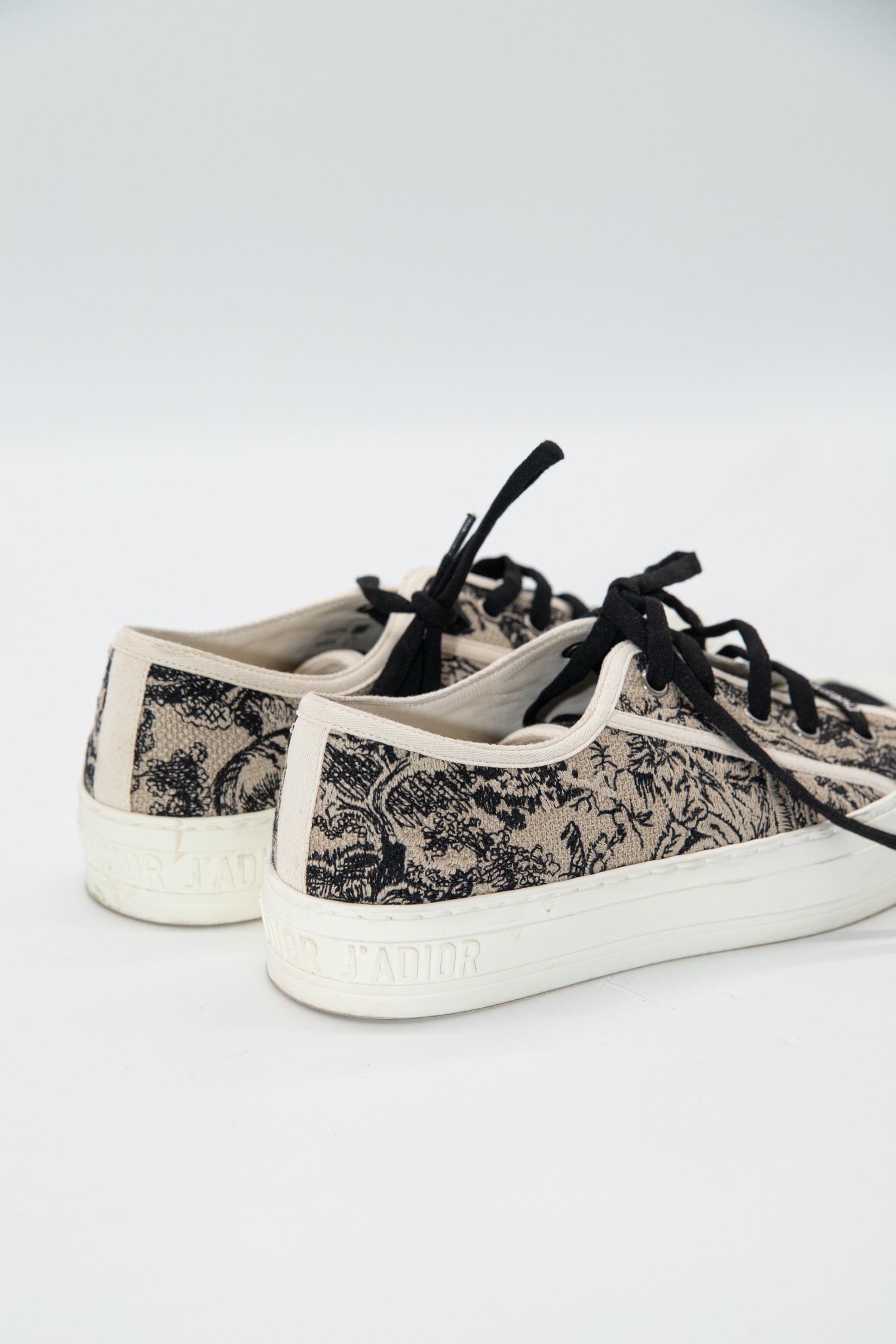 Christian Dior "Walk'n Dior" Sneaker bestickt in Ecru und Schwarz