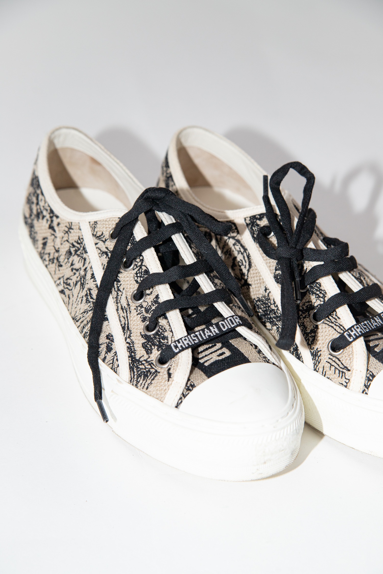 Christian Dior "Walk'n Dior" Sneaker bestickt in Ecru und Schwarz