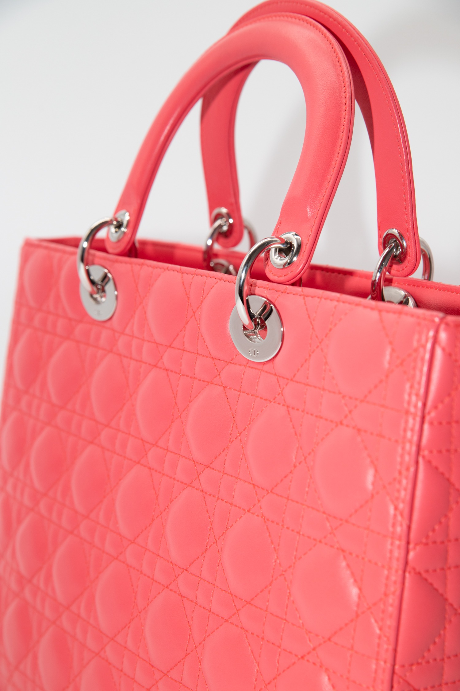 Dior „Large Leather Cannage Lady Dior“ Handtasche in Koralle