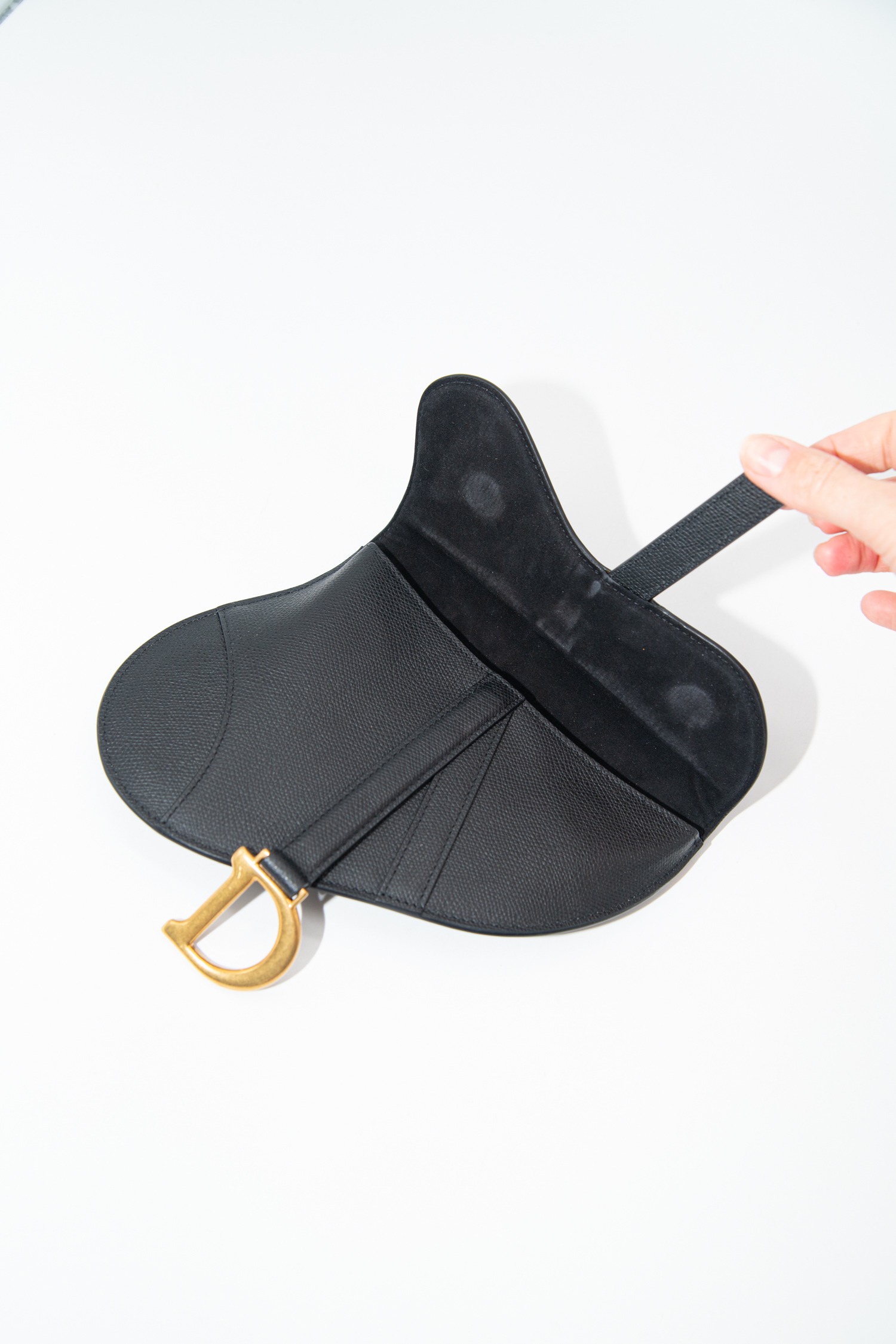 Dior "Saddle Pouch" kleine Tasche in Schwarz