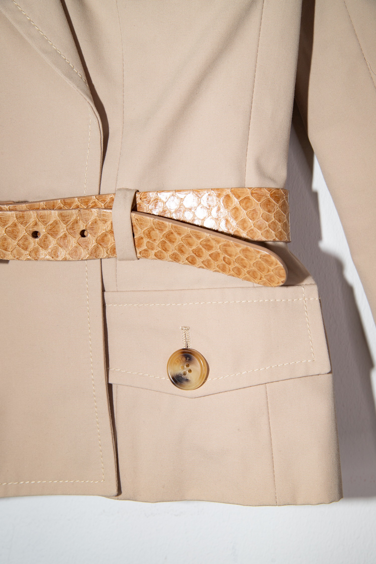 Christian Dior Safarijacke mit Gürtel aus Baumwolle in Beige