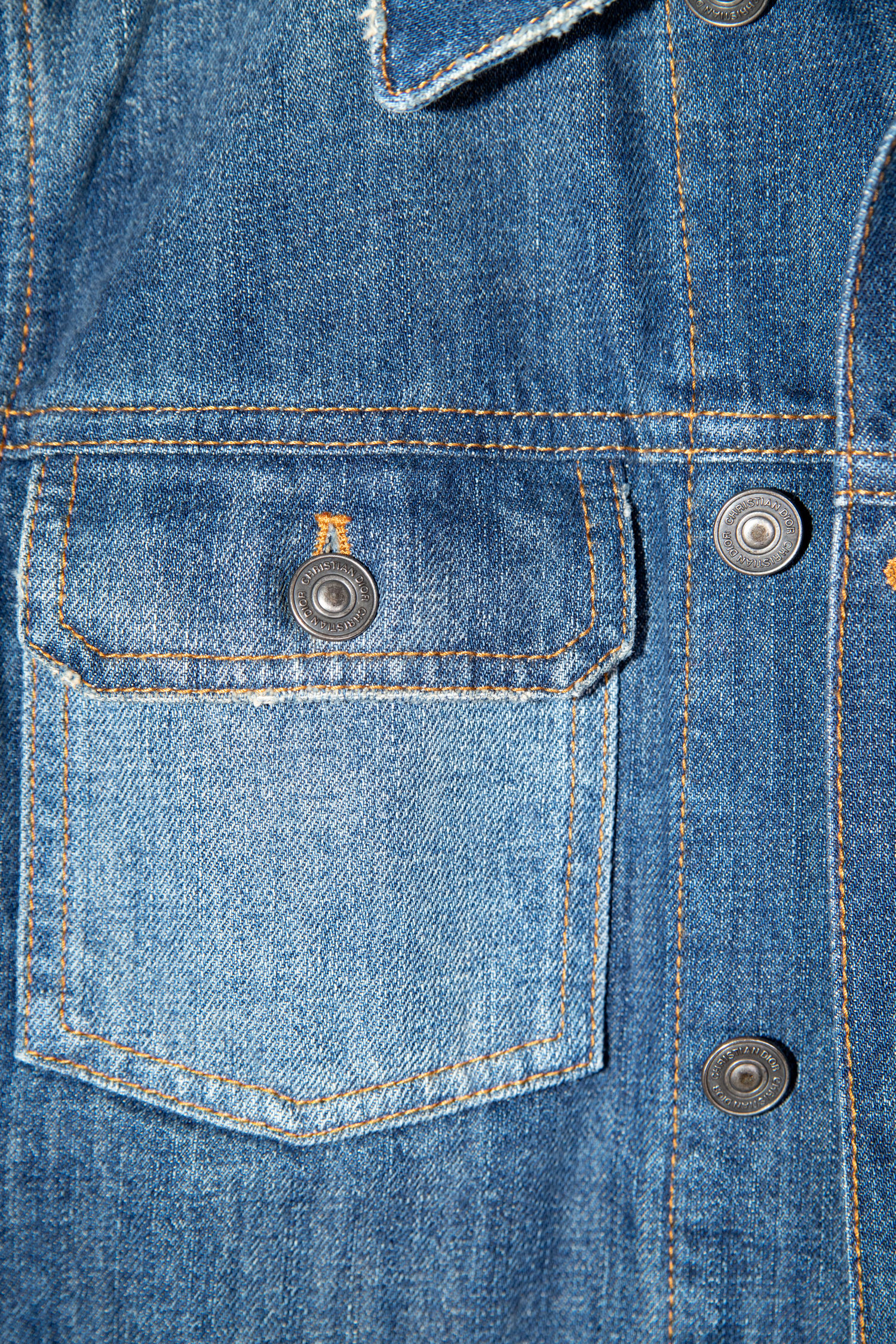 Dior Jeansjacke im Used-Look in Blau und Hellblau