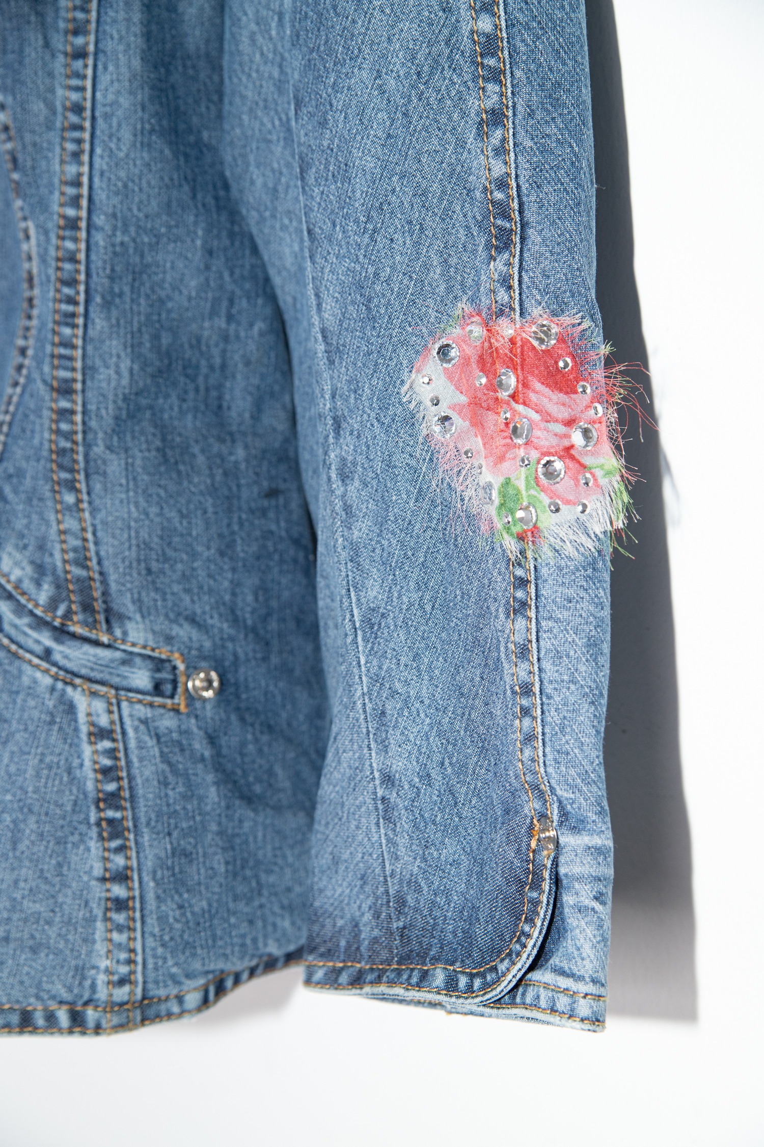 Dior Vintage Jeansjacke mit Applikation in Blau und Rosa