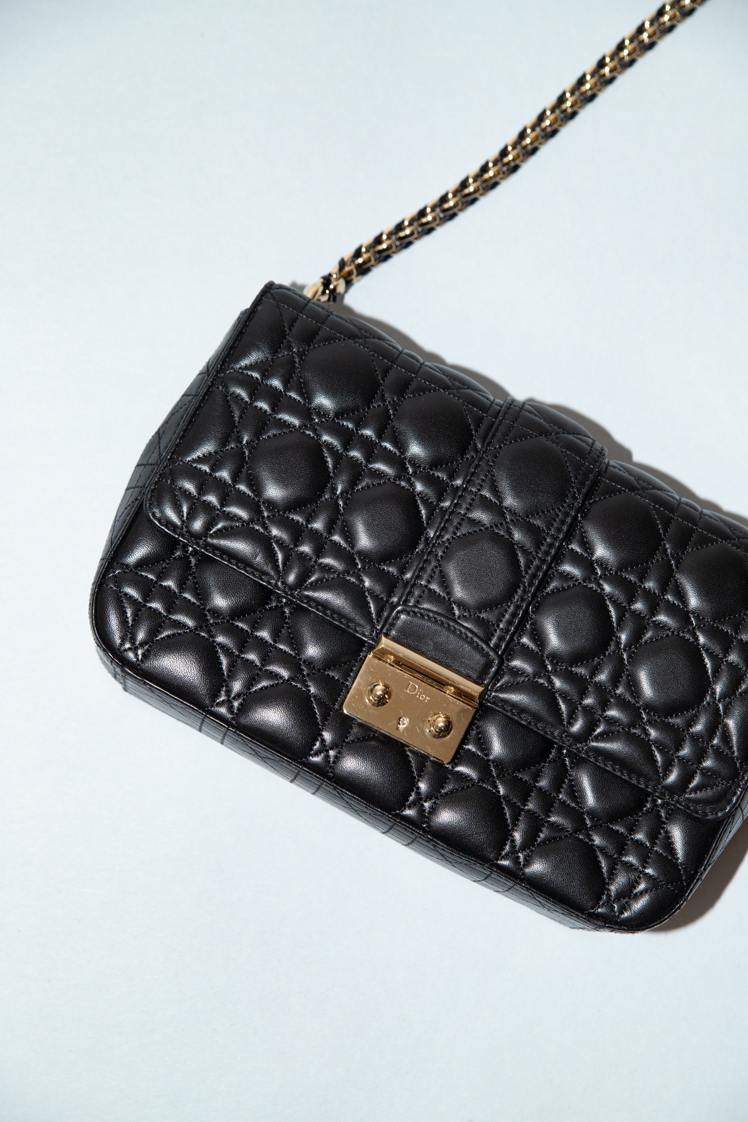 Dior "Miss Dior" Schultertasche in Schwarz und Gold