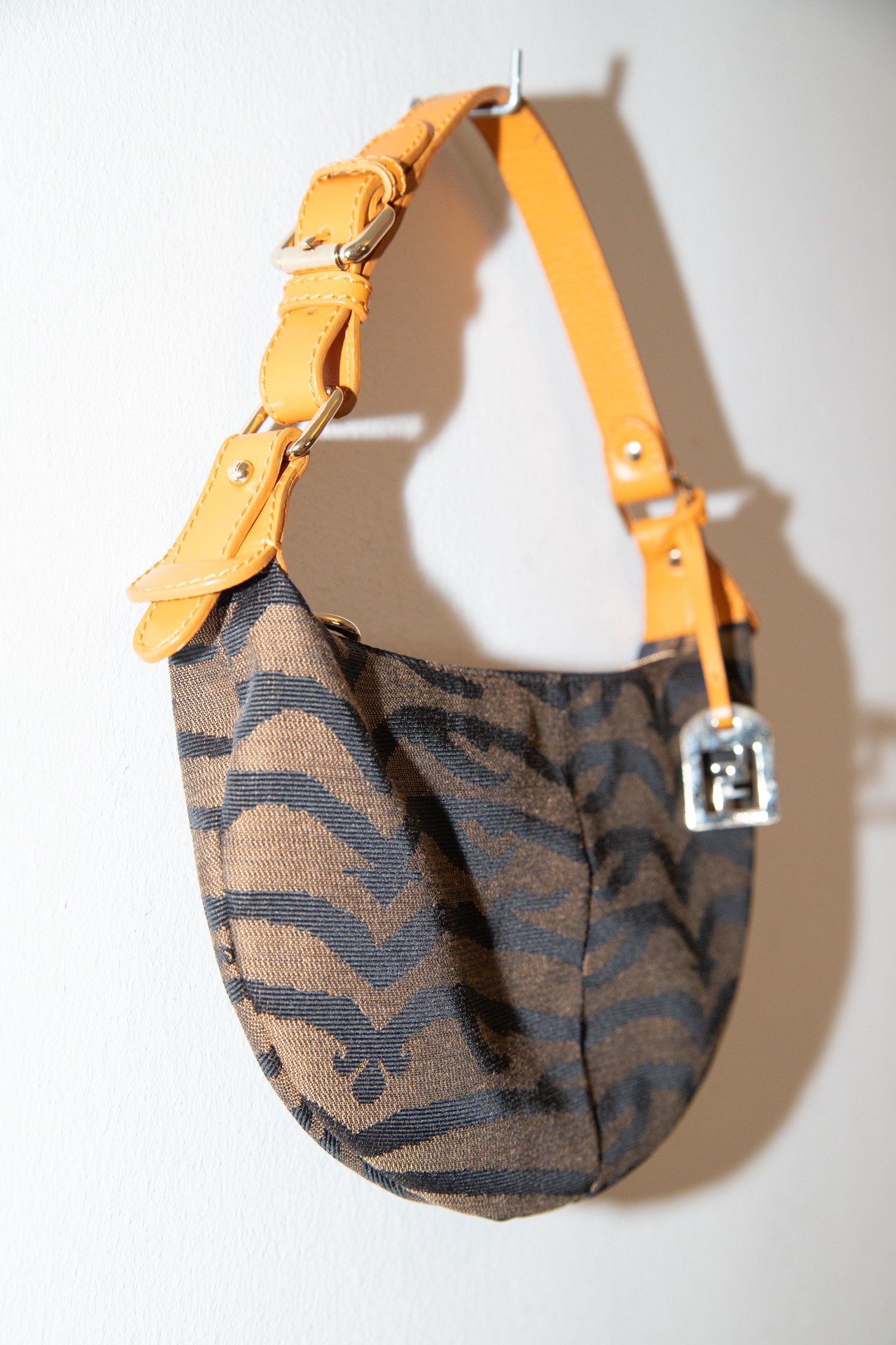 Fendi Vintage Handtasche mit Tiger-Print in Braun und Gold