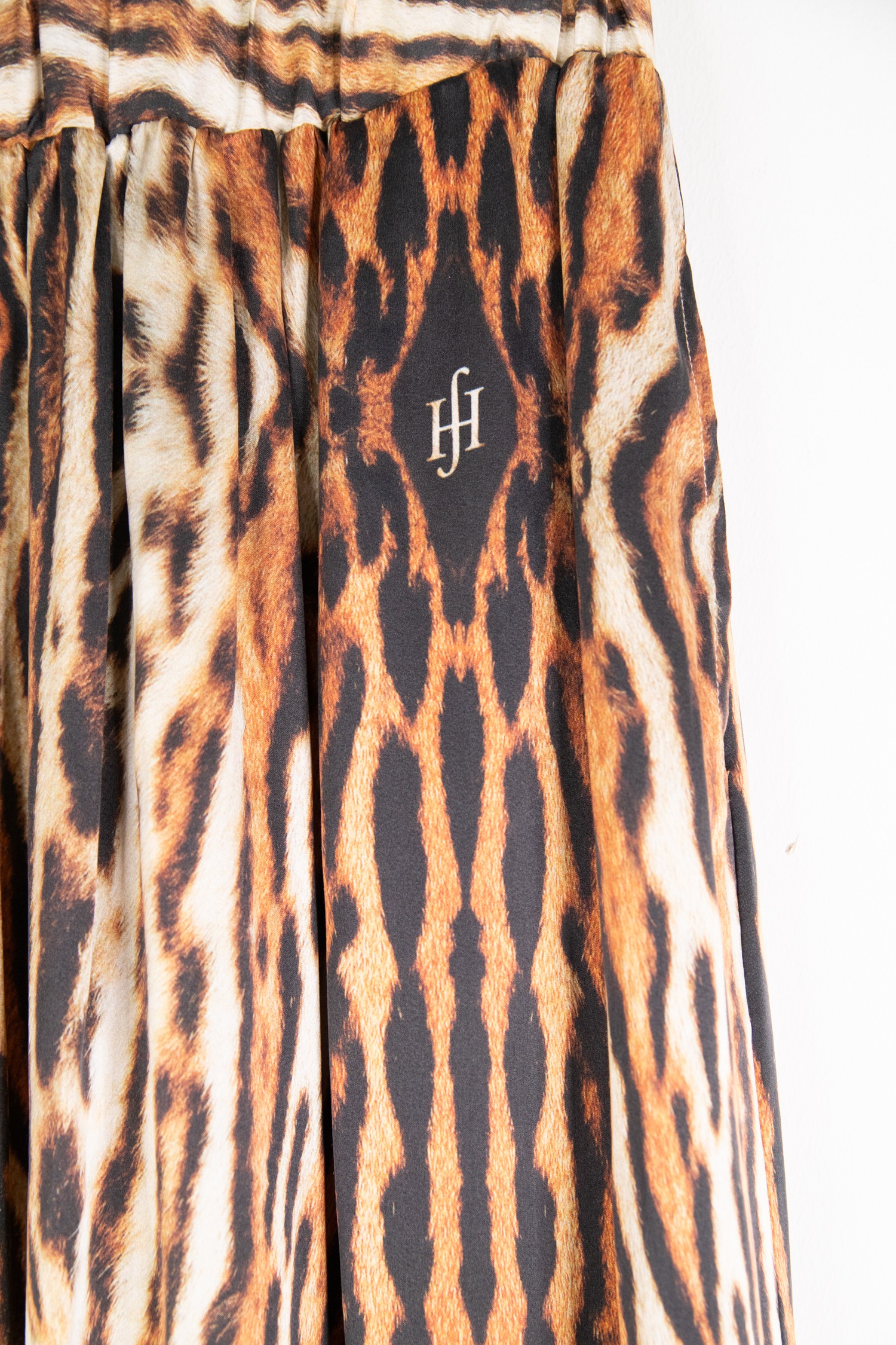 Friendly Hunting Midirock aus Seide mit Leomuster