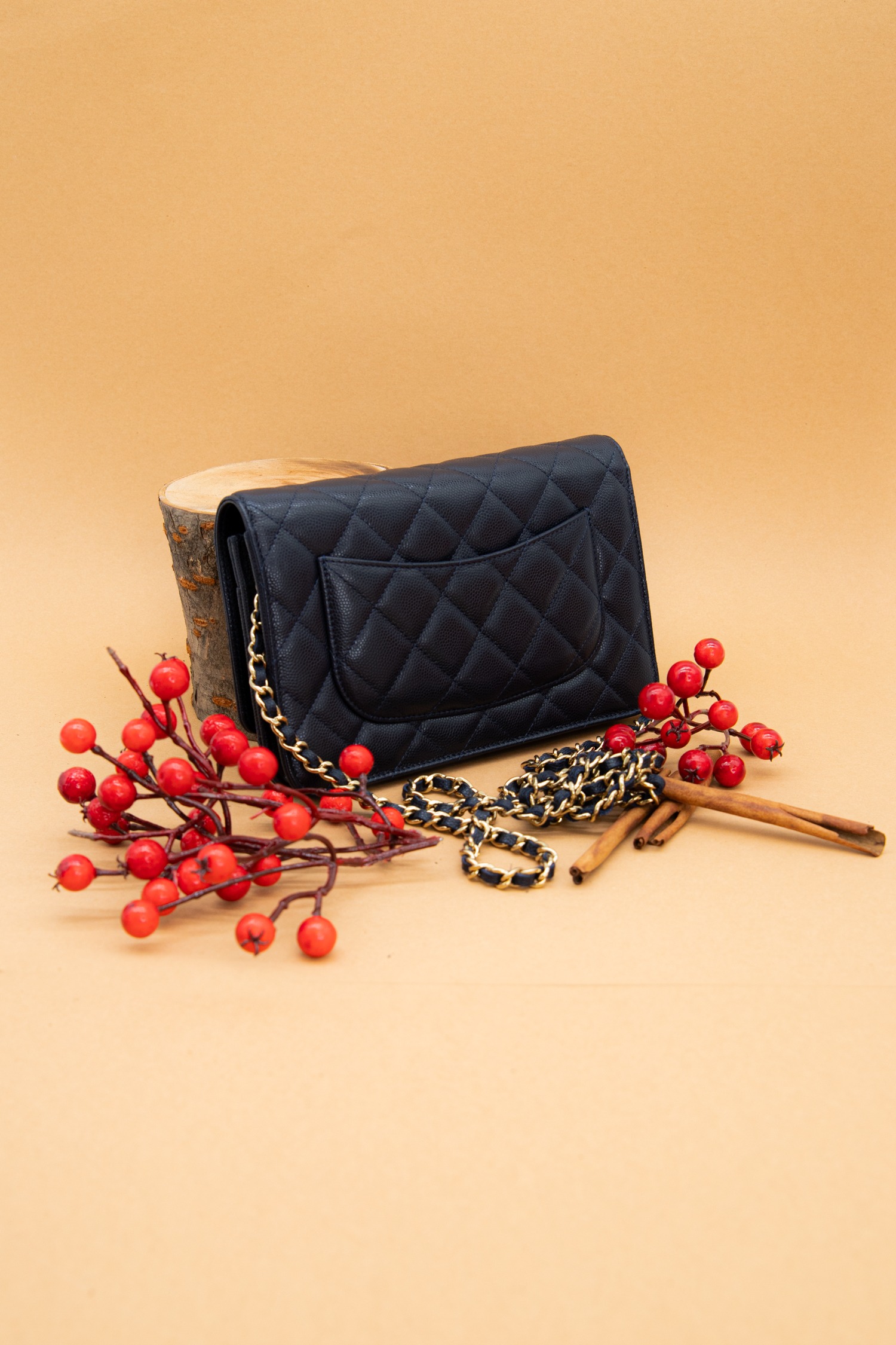 Chanel Umhängetasche in Dunkelblau und Gold