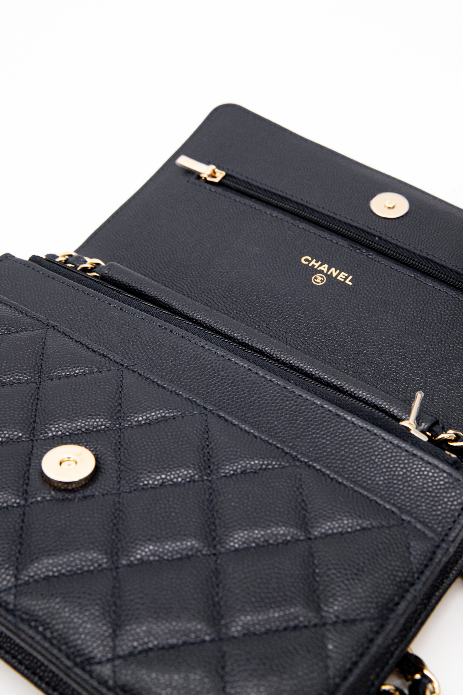 Chanel Umhängetasche in Dunkelblau und Gold