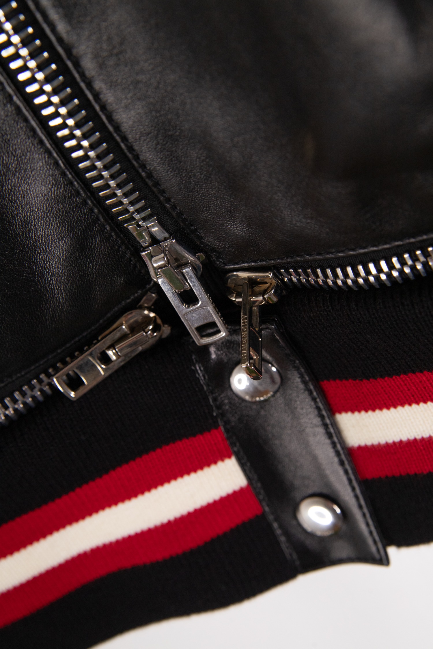 Givenchy Lederjacke in Schwarz, Rot und Weiß