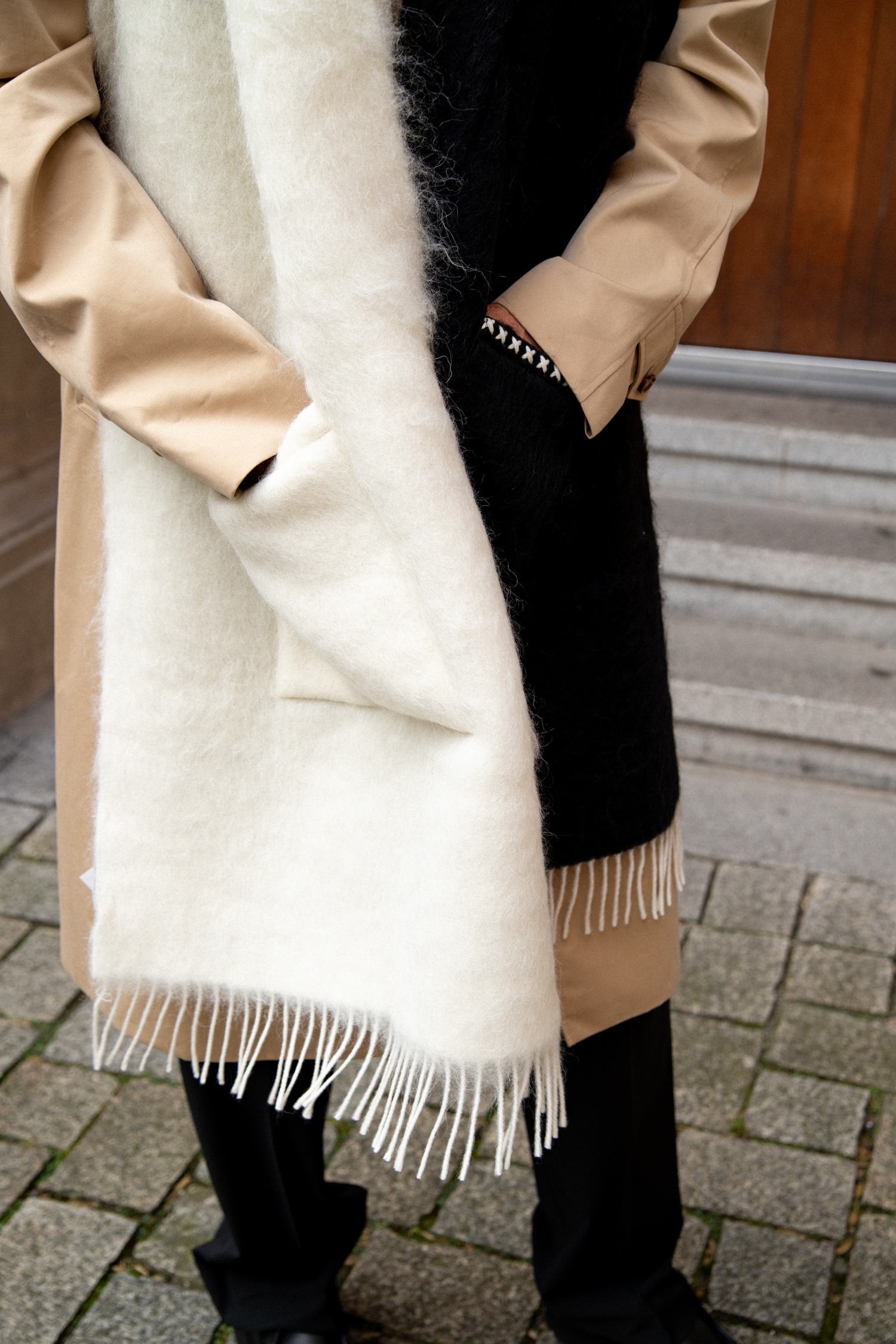 Golden Goose "Inez With Pochet" Schal mit Fransen in Schwarz, Grau, Weiß