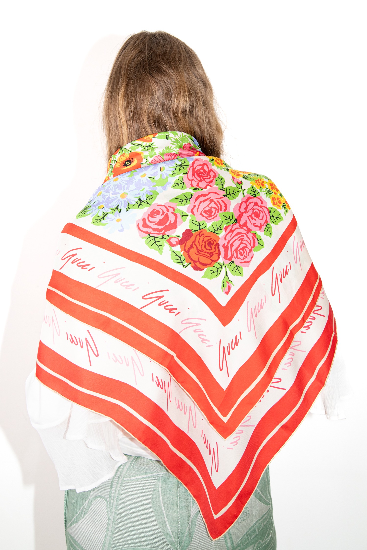 Gucci x Ken Scott Tuch mit Blumenprint in Ecru und Bunt