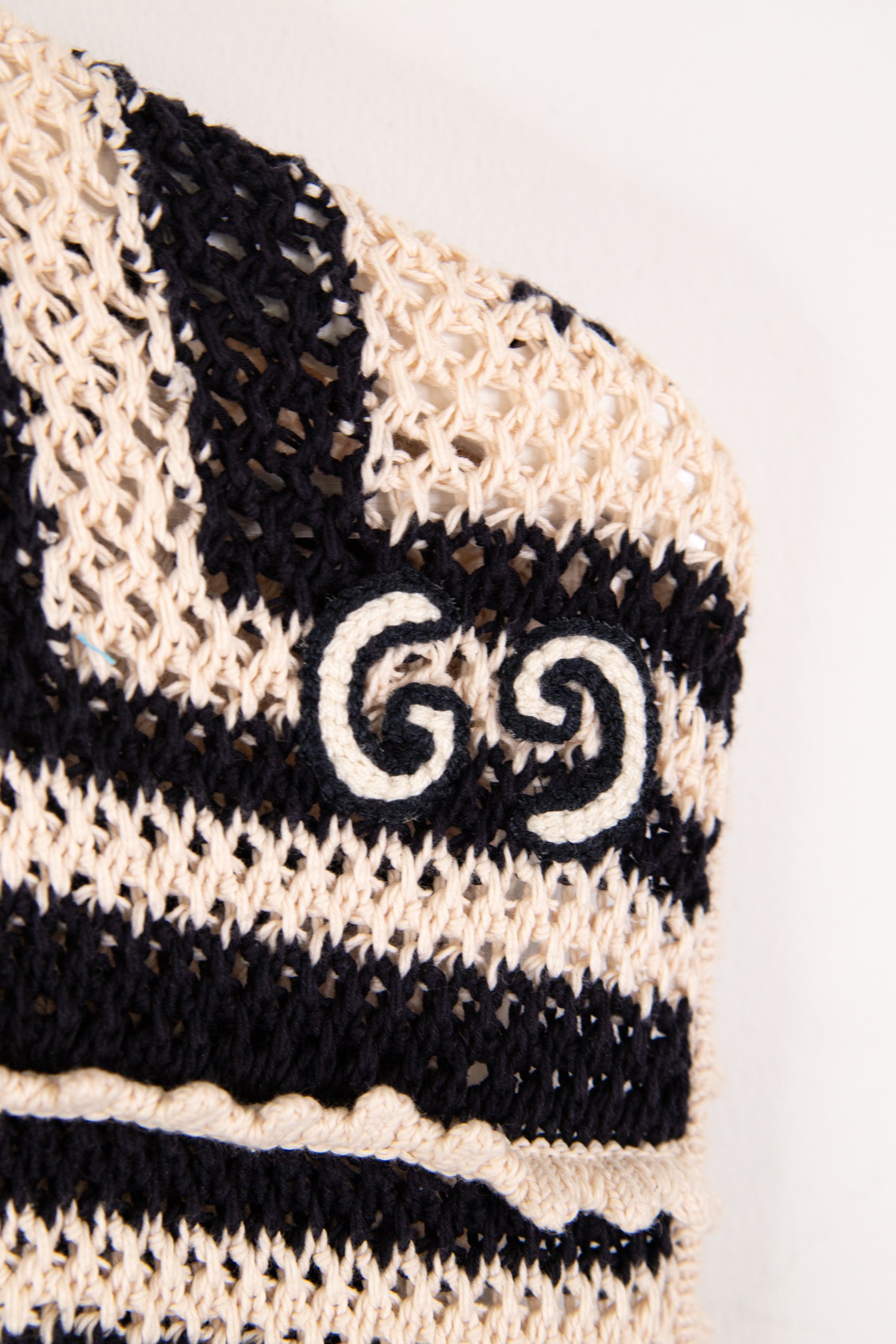 Gucci gehäkeltes Minikleid in Beige und Schwarz