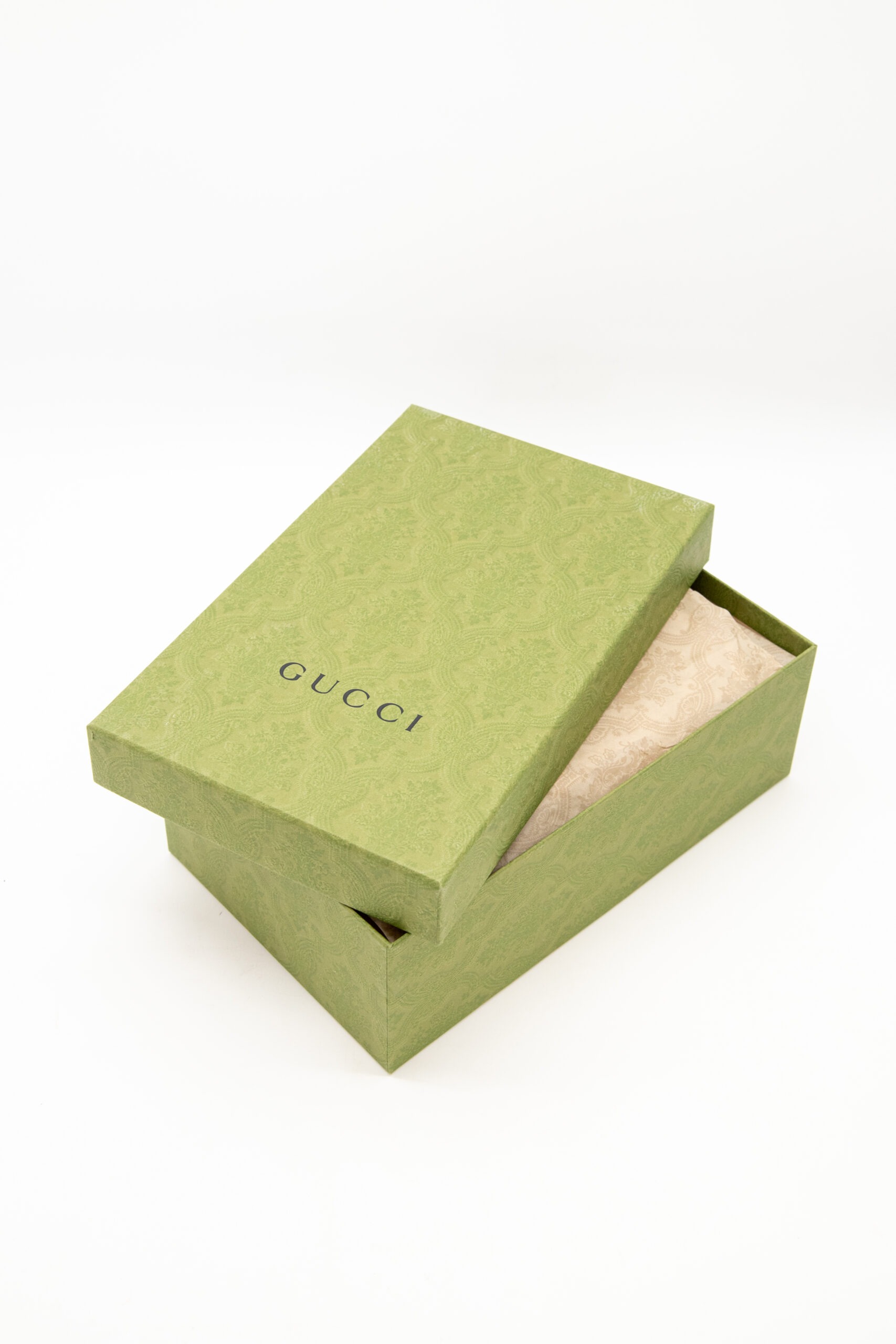 Gucci Slingback-Ballerina aus Lackleder in Natur und Silber