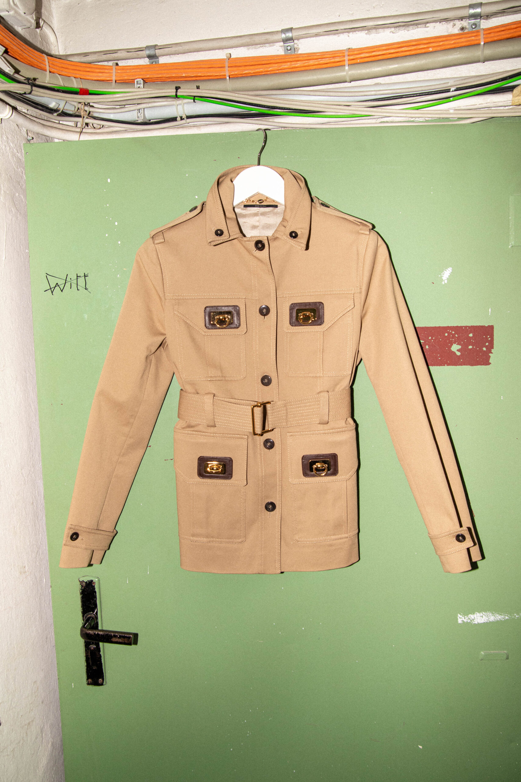 Gucci Jacke mit Gürtel in Beige